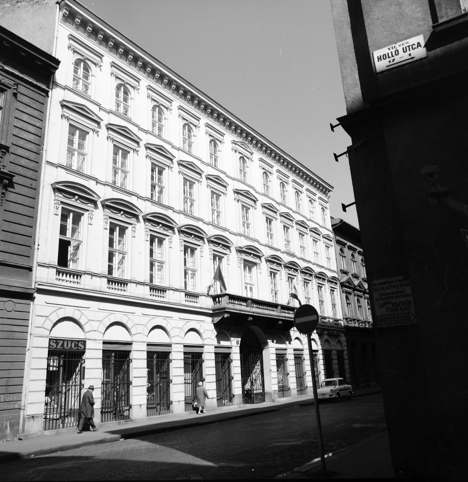 Hungary, Budapest VI.,Budapest VII., szemben a Király (Majakovszkij) utca 28. számú ház, a felvétel a Holló utcából készült., 1976, Artfókusz, Budapest, furrier, Fortepan #278969