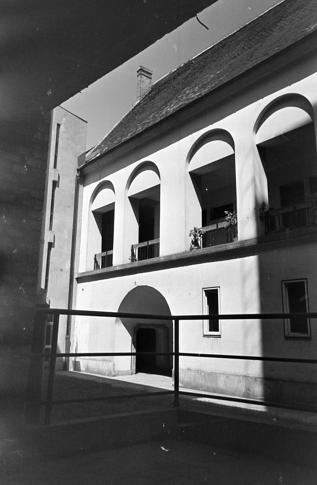 Magyarország, budai Vár, Budapest I., az Úri utca 42. számú ház udvar felőli homlokzata., 1969, Artfókusz, Fábián József, Budapest, Fortepan #279071