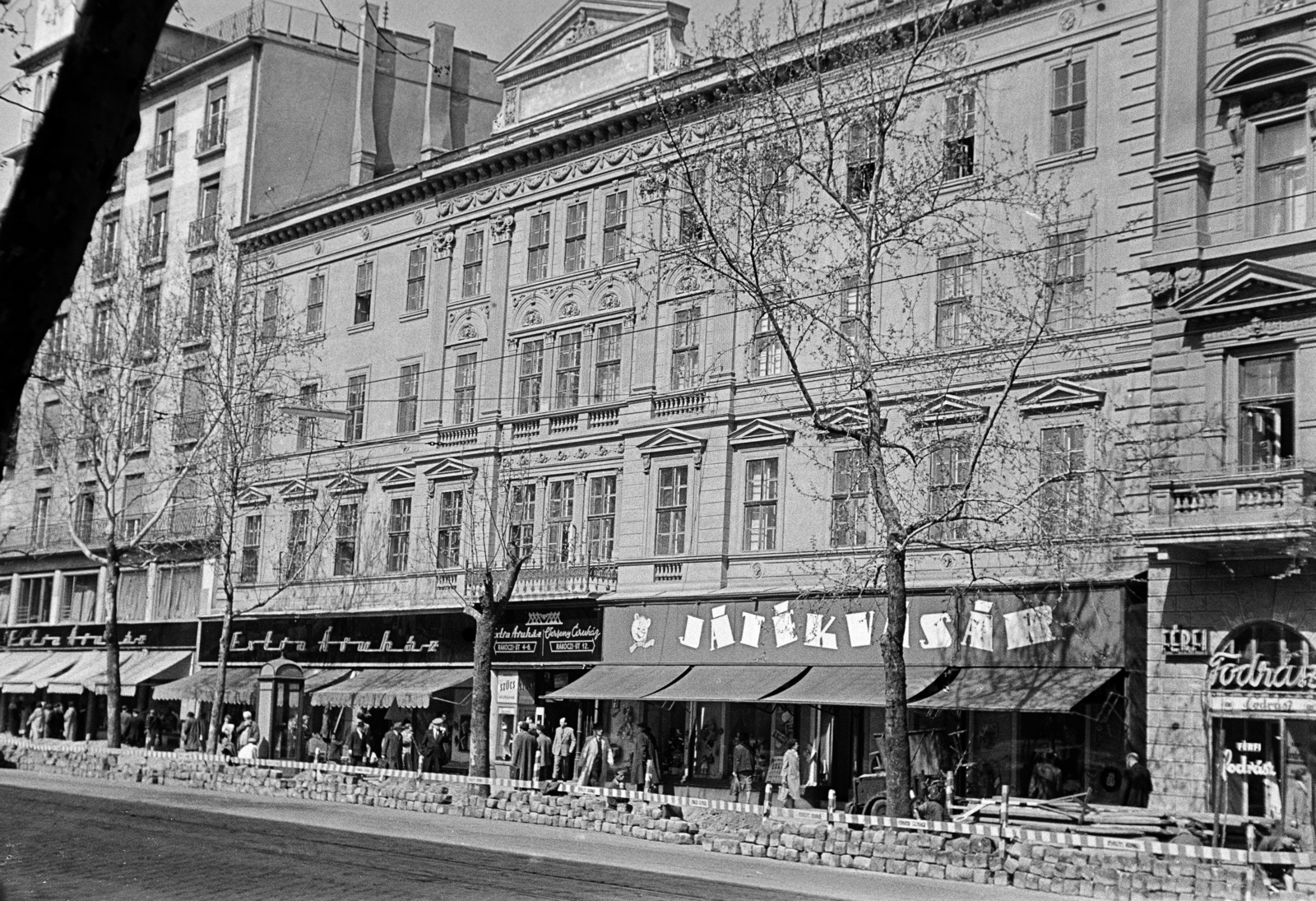 Hungary, Budapest VII., Rákóczi út, középen a 6. számú épület., 1963, Artfókusz, Budapest, Fortepan #279114