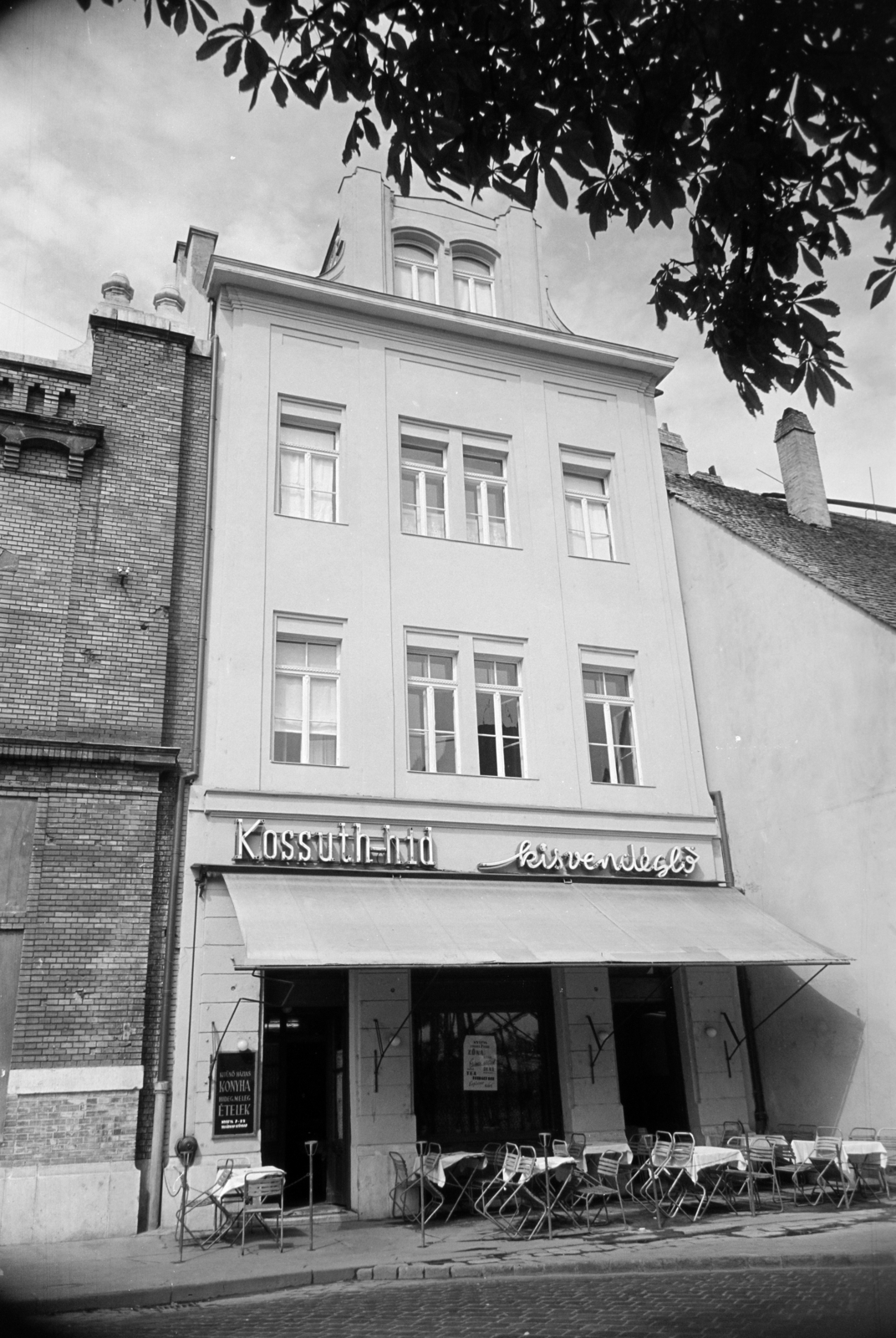 Hungary, Budapest I., a Batthyány téri vásárcsarnok melletti felújított 5-ös számú épületben a Kossuh-híd kisvendéglő., 1963, Artfókusz, restaurant, pancake bar, Budapest, Fortepan #279120
