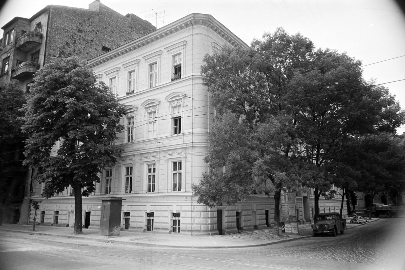 Magyarország, Budapest I., Bem rakpart, szemben a felújított épület a Halász utca melletti sarokház., 1963, Artfókusz, Fábián József, Budapest, Fortepan #279125