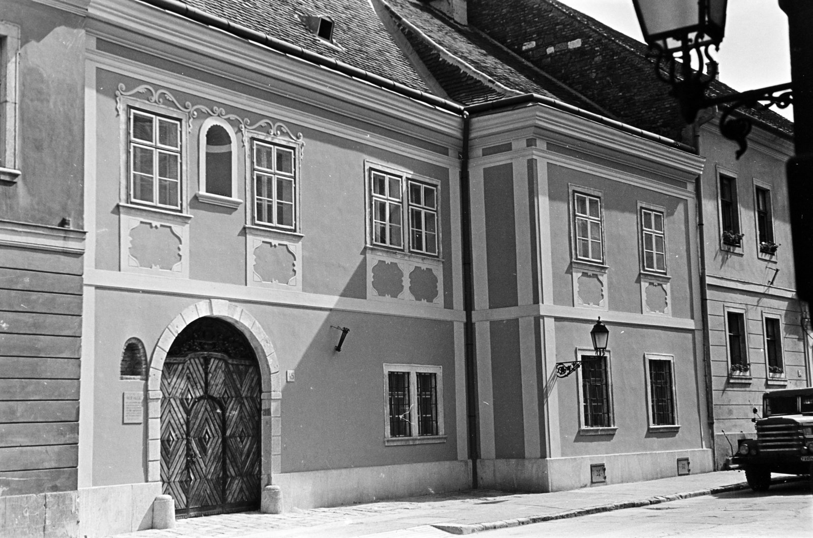 Magyarország, budai Vár, Budapest I., Úri utca, szemben a felújított 45-ös számú ház., 1961, Artfókusz, Fábián József, Budapest, Fortepan #279135