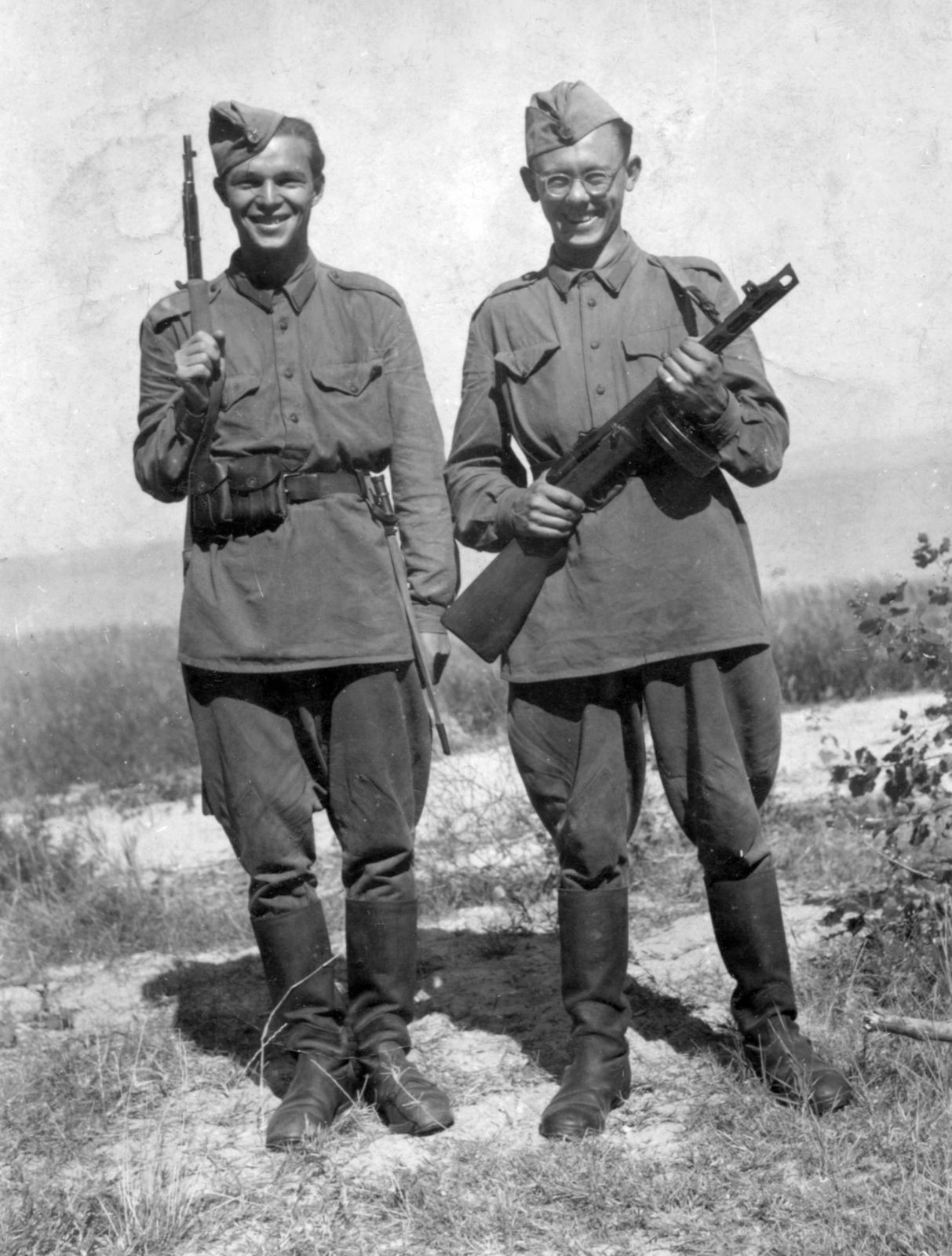 1954, Kőrös László, machine gun, PPS machine gun, smile, soldier, double portrait, glasses, side cap, Fortepan #27918