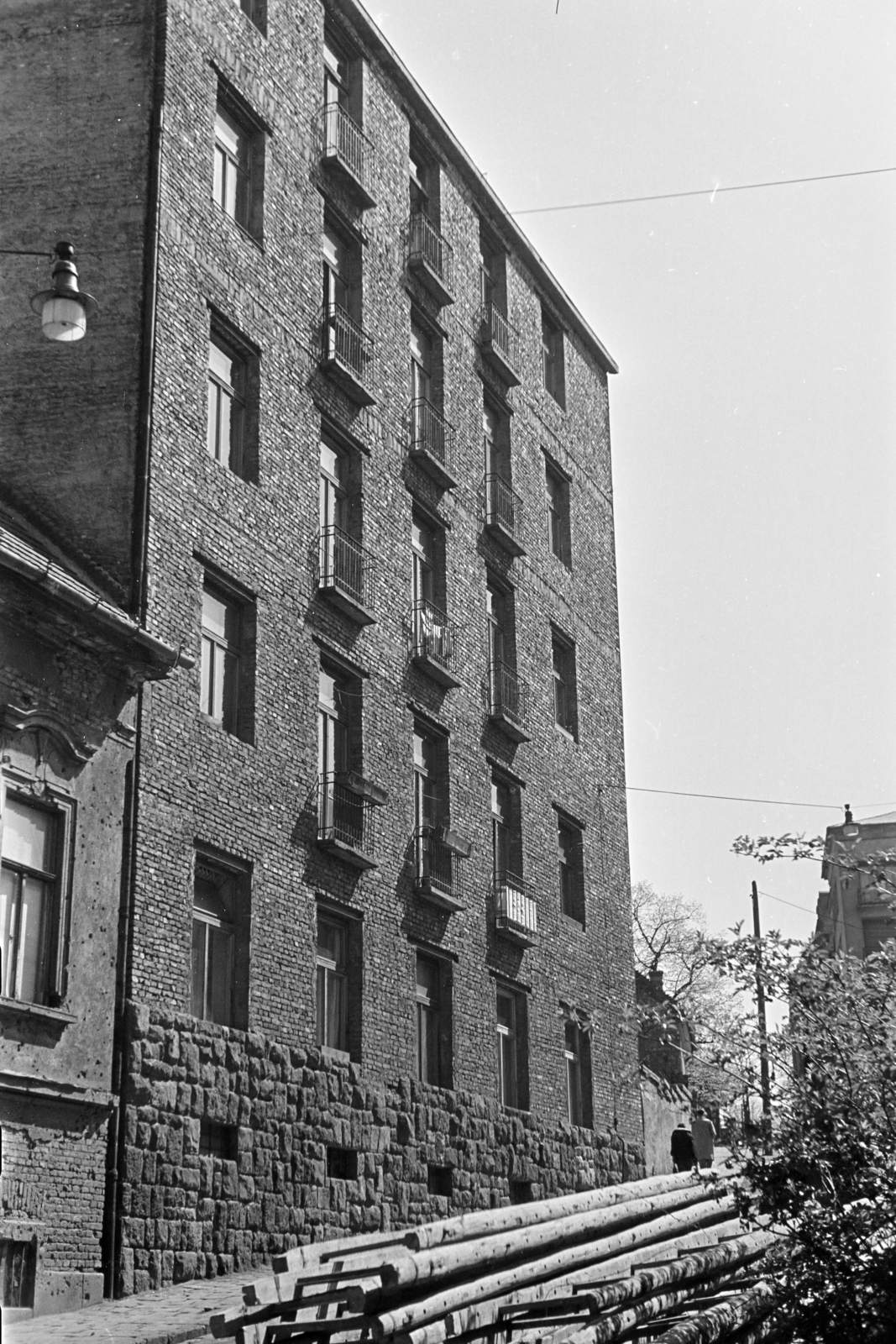 Hungary, Budapest I., Naphegy utca, szemben a Gellérthegy utca 1. számú ház hátsó homlokzata látható., 1960, Artfókusz, building, ladder, Budapest, Fortepan #279182