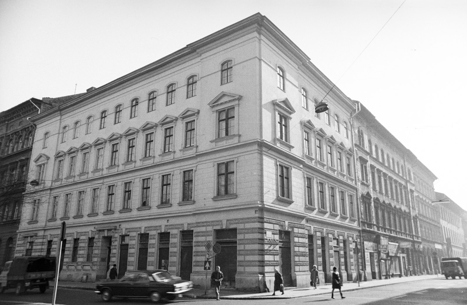 Magyarország, Budapest VII., a Lövölde tér 1. számú ház a Rottenbiller utca sarkán., 1972, Artfókusz, Fábián József, Budapest, Fortepan #279196