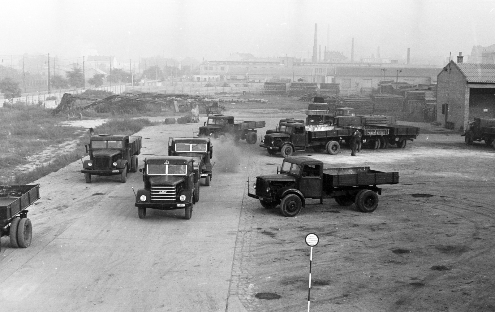 Hungary, Budapest IX., Soroksári út 132., gépjárműtelep., 1957, Artfókusz, Csepel-brand, commercial vehicle, Csepel  Auto Factory, Budapest, Fortepan #279210