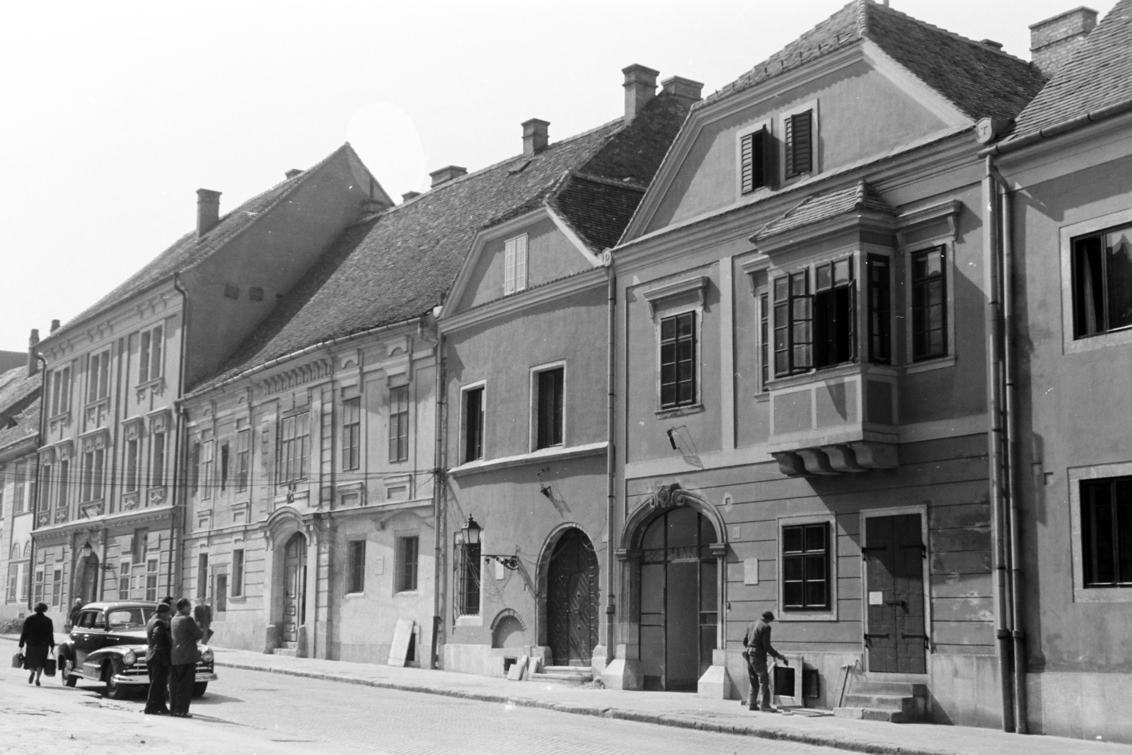 Magyarország, budai Vár, Budapest I., Fortuna utca, szemben a felújított 8., 10., 12., 14. számú házak., 1959, Artfókusz, Fábián József, Budapest, Fortepan #279232