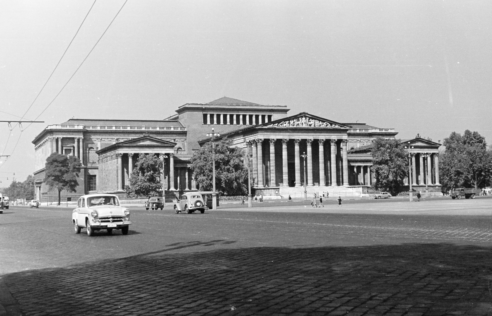 Hungary, Budapest XIV., Dózsa György út a Hősök terénél, szemben a Szépművészeti Múzeum., 1959, Artfókusz, Budapest, Fortepan #279257
