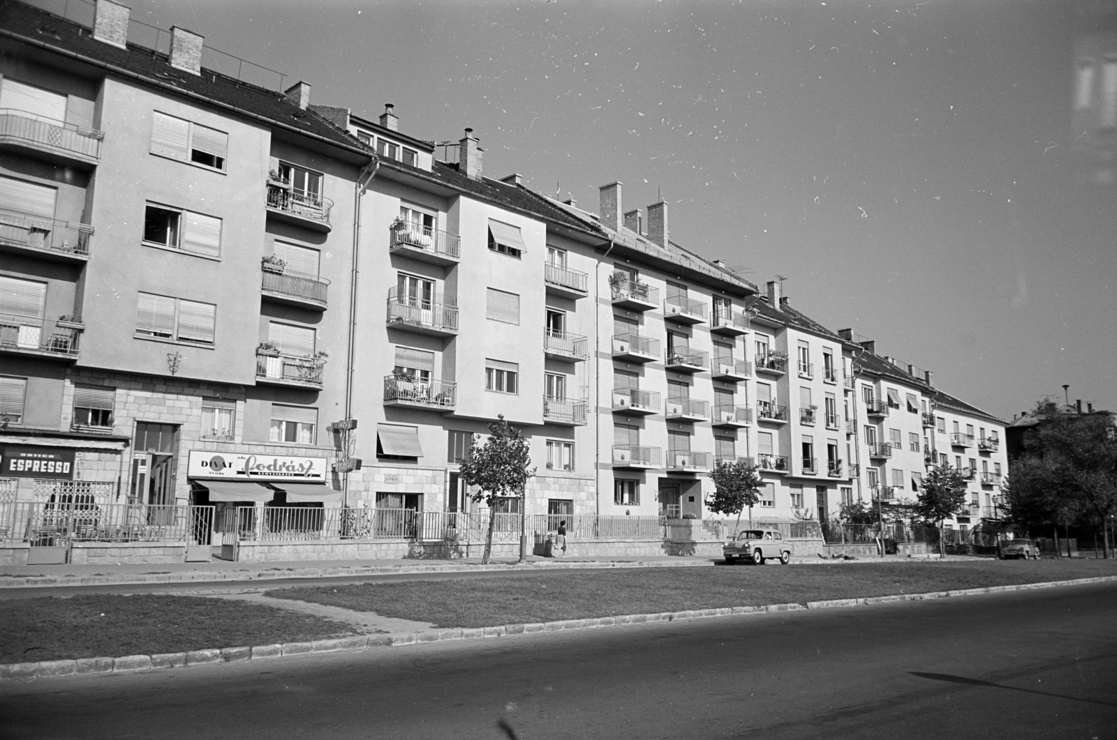 Hungary, Budapest XIV., a Stefánia (Népstadion) út házsora az Egressy út - Gizella út közötti szakaszon., 1964, Artfókusz, Budapest, Fortepan #279265