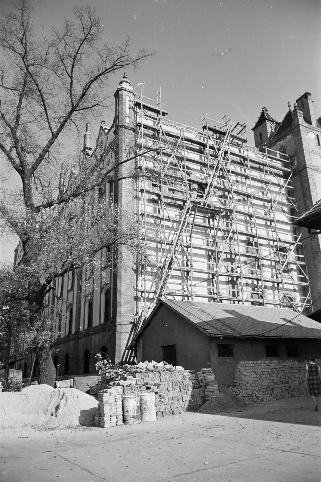 Hungary, Budapest XIV., Stefánia (Népstadion) út 14., a Magyar Állami Földtani Intézet felújítás alatt álló udvar felőli homlokzata., 1964, Artfókusz, Budapest, Fortepan #279270