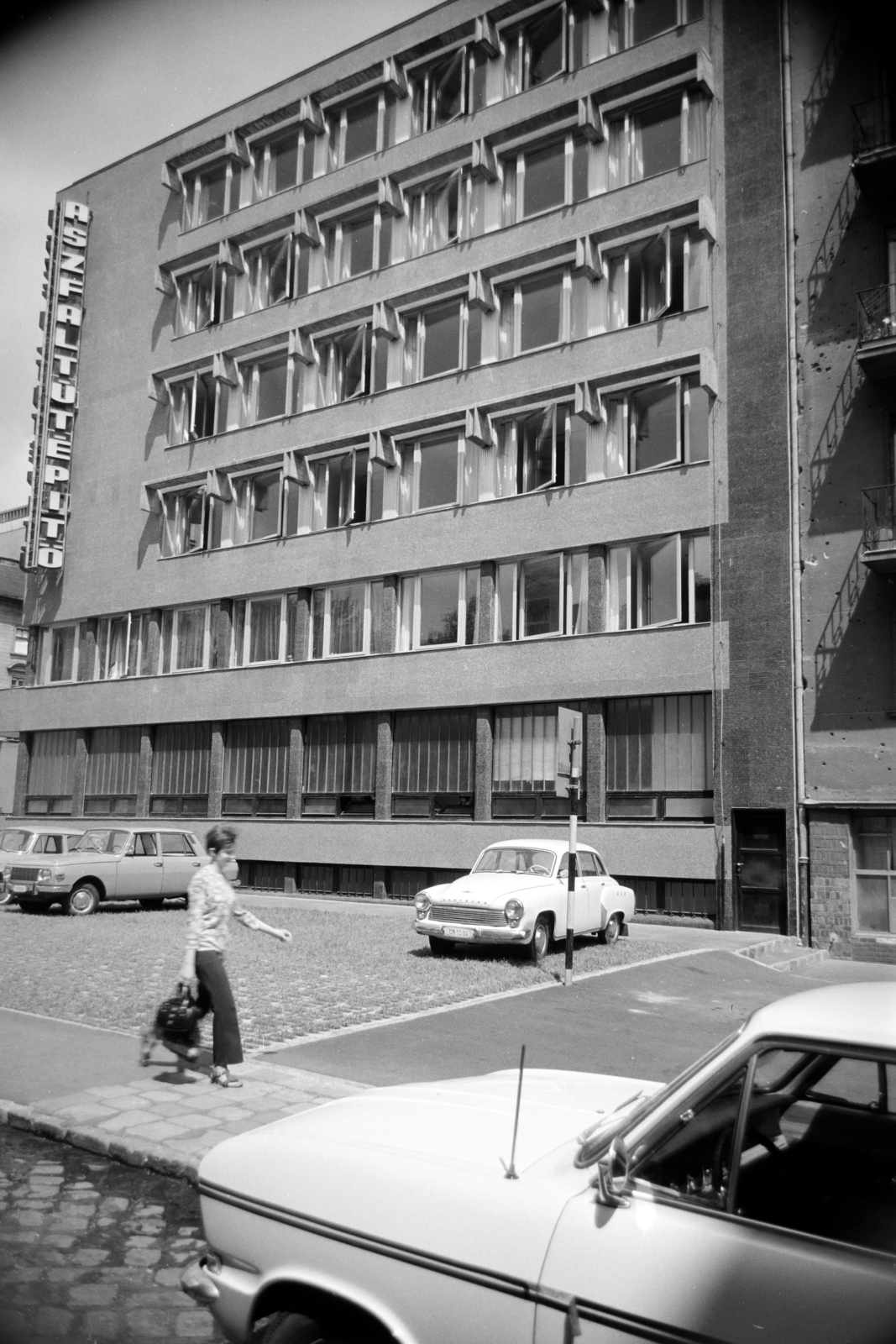 Hungary, Budapest II., Csalogány utca 47-49., Aszfaltútépítő Vállalat irodaháza., 1970, Artfókusz, Opel Kadett B, Budapest, Fortepan #279306