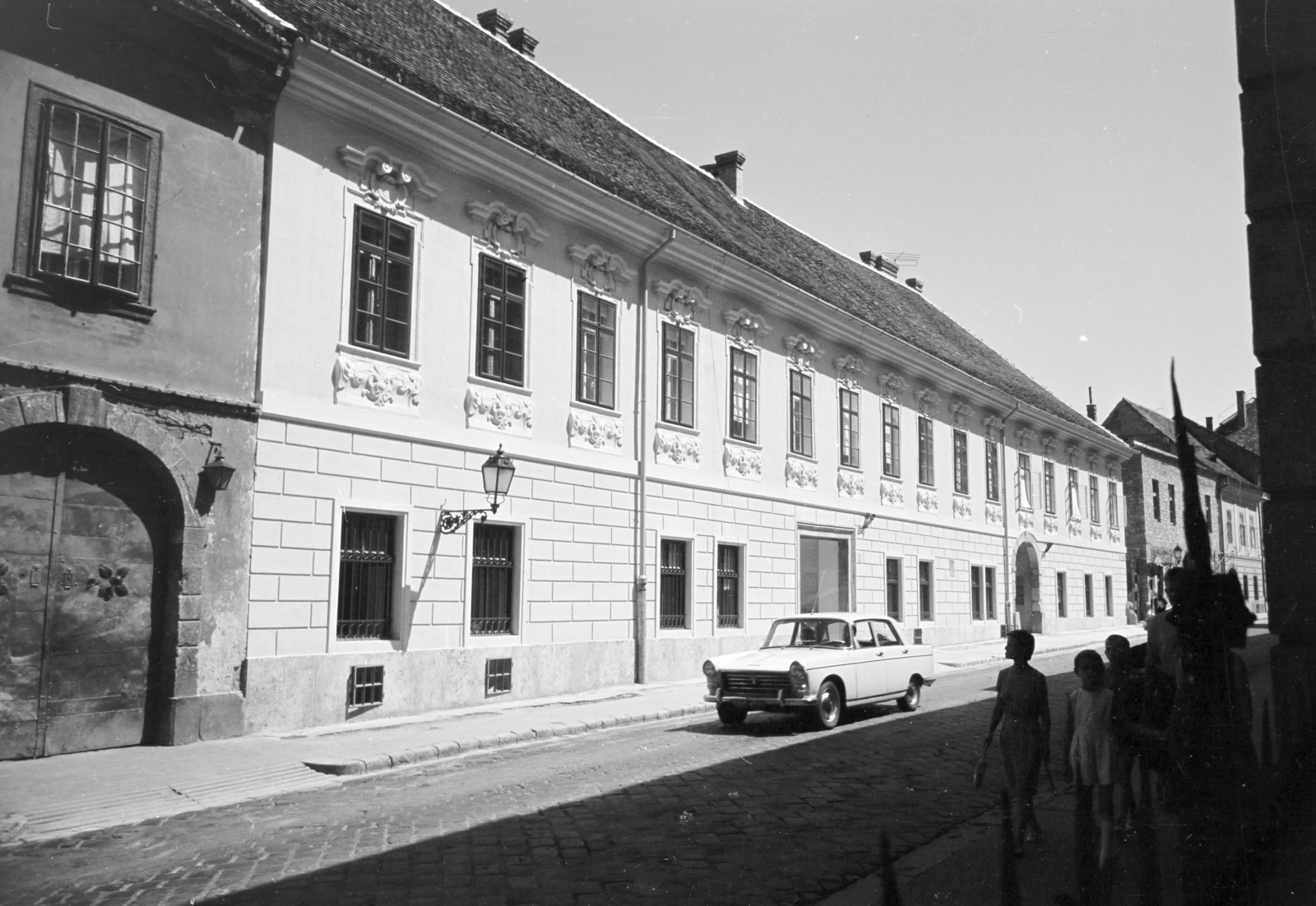 Hungary, Budapest I., Táncsics Mihály utca, szemben a felújított 23-as számú ház., 1962, Artfókusz, Budapest, Fortepan #279317