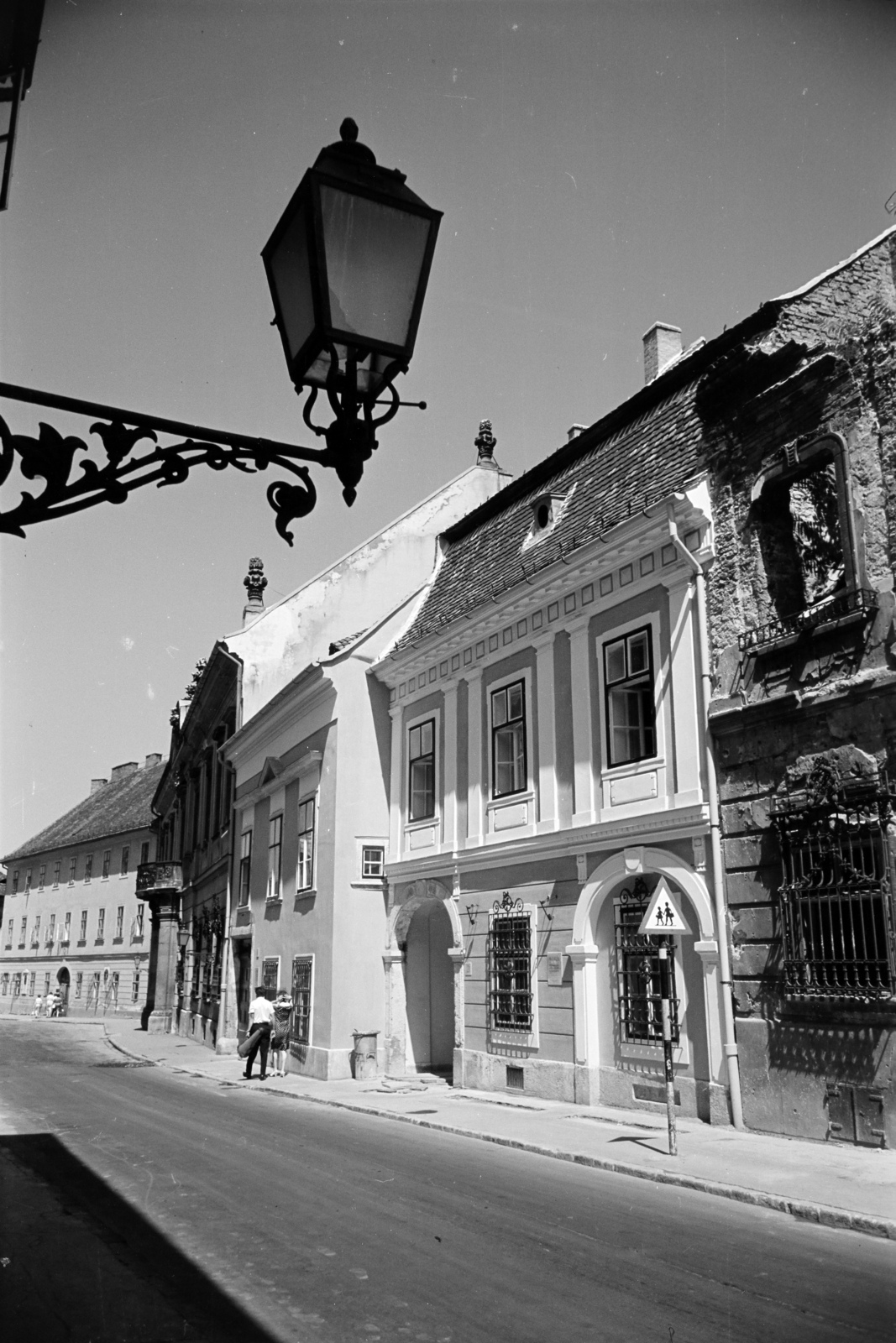 Hungary, Budapest I., Táncsics Mihály utca, szemben a felújított 5-ös és 3-as számú ház., 1962, Artfókusz, Budapest, Fortepan #279321