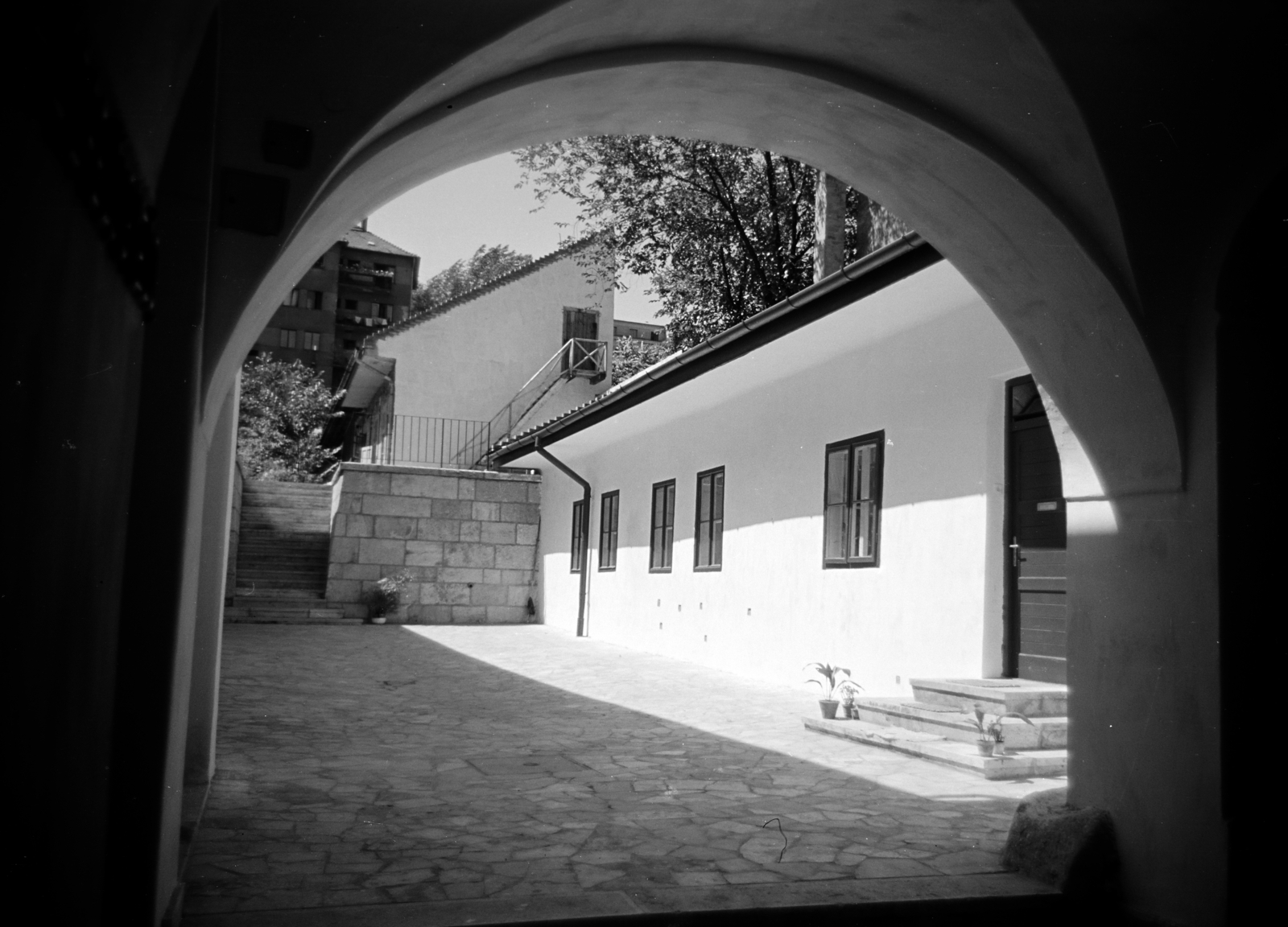 Magyarország, Budapest I., az Iskola utca 14-es számú ház udvara, 1962, Artfókusz, Fábián József, Budapest, Fortepan #279325