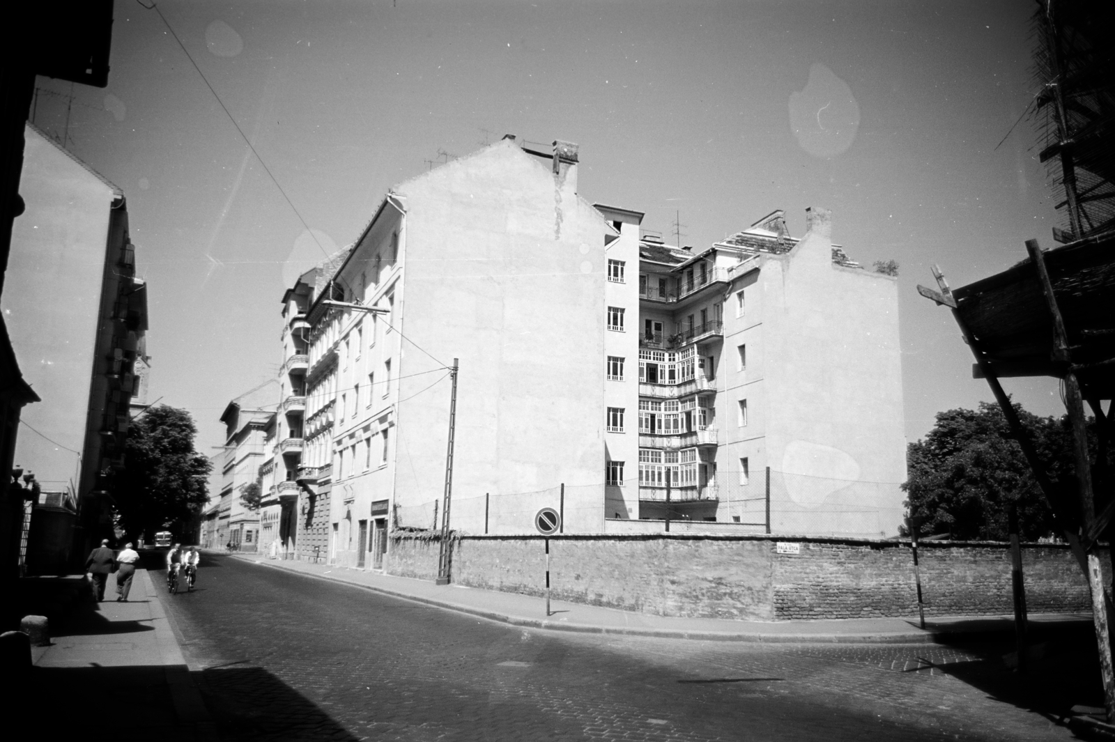 Magyarország, Budapest I., Fő utca, felújított házsor a Halász utca - Pala utca közötti szakaszon., 1964, Artfókusz, Fábián József, Budapest, Fortepan #279333