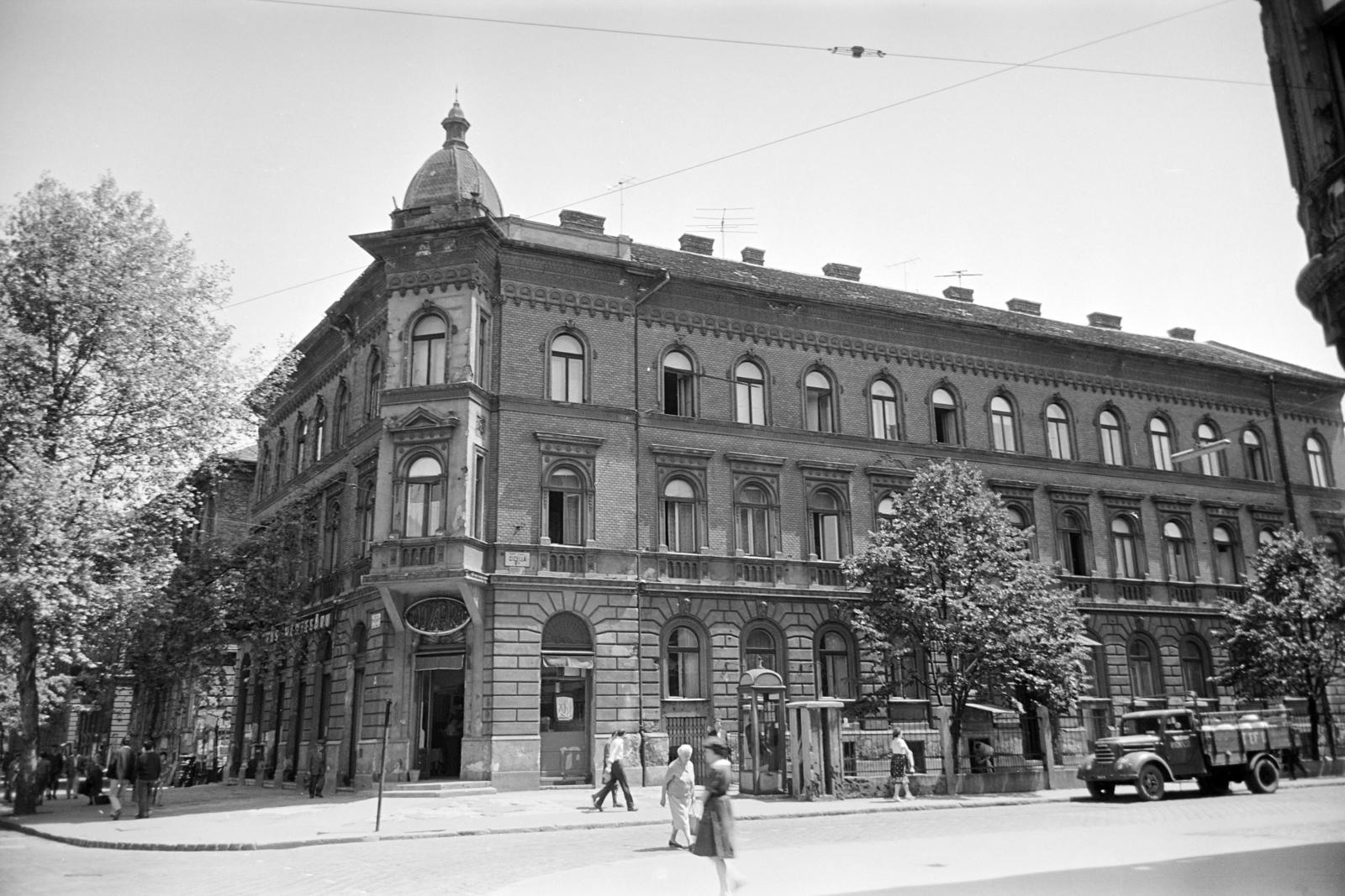 Hungary, Budapest XIV., Thököly út, szemben a 89-es számú ház a Gizella út sarkán., 1966, Artfókusz, Budapest, Fortepan #279360