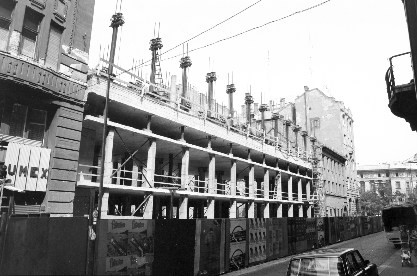 Hungary, Budapest V., Hercegprímás (Alpári Gyula) utca, középen a 14-16.szám alatti építkezés látható., 1974, Artfókusz, Budapest, Fortepan #279367