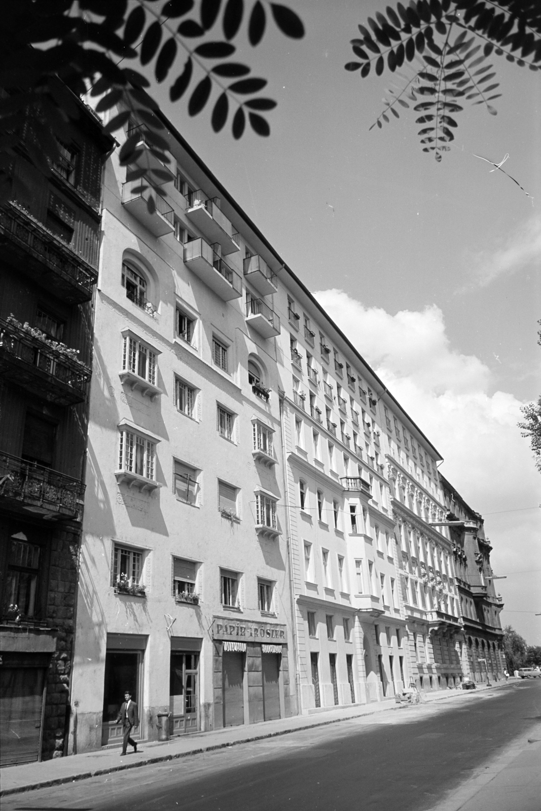 Magyarország, Budapest XI., Budafoki út, középen a felújított 7., 5. és 3. számú ház látható., 1965, Artfókusz, Fábián József, Budapest, Fortepan #279383