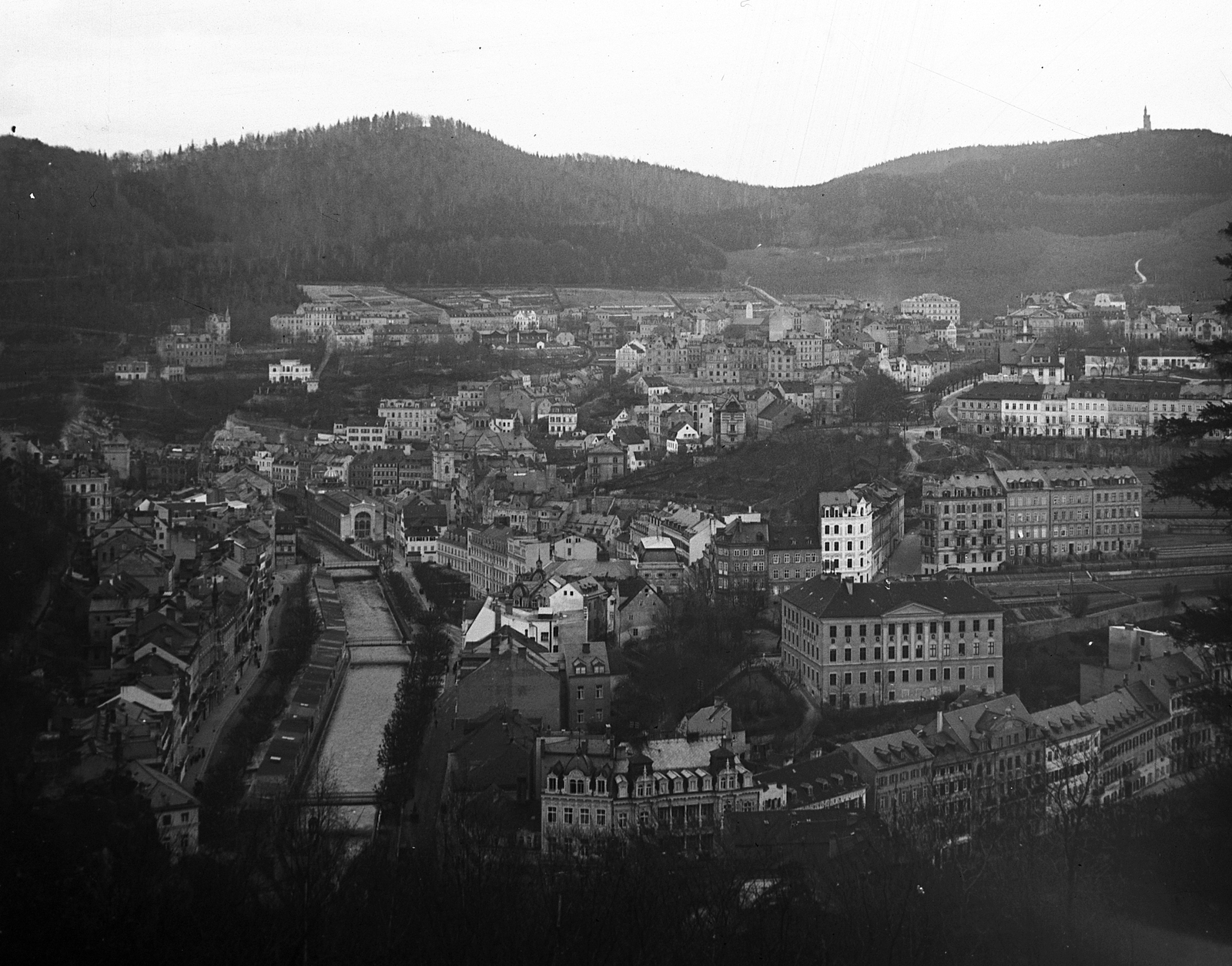 Csehország, Karlovy Vary, 1907, Schoch Frigyes, templom, folyó, neoreneszánsz, Fellner és Helmer-terv, barokk-stílus, oszlopsor, székesegyház, madártávlat, gyógyszálló, Kilian Ignaz Dientzenhofer-terv, öntöttvas-építészet, Fortepan #27939