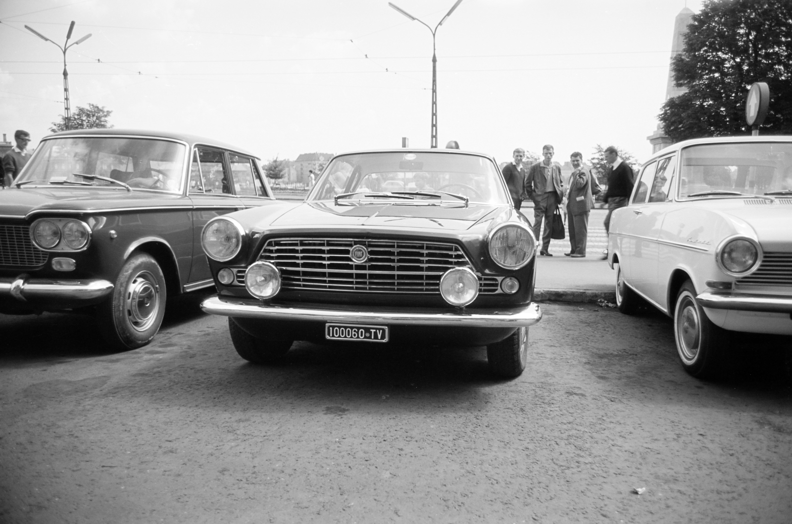 Magyarország, Budapest XI., Szent Gellért tér, a felvétel a Gellért Szálló parkolójában készült., 1965, Artfókusz, Fábián József, rendszám, Fiat 2300, Fiat 1500, Budapest, Opel Kadett, jármű, Fortepan #279390
