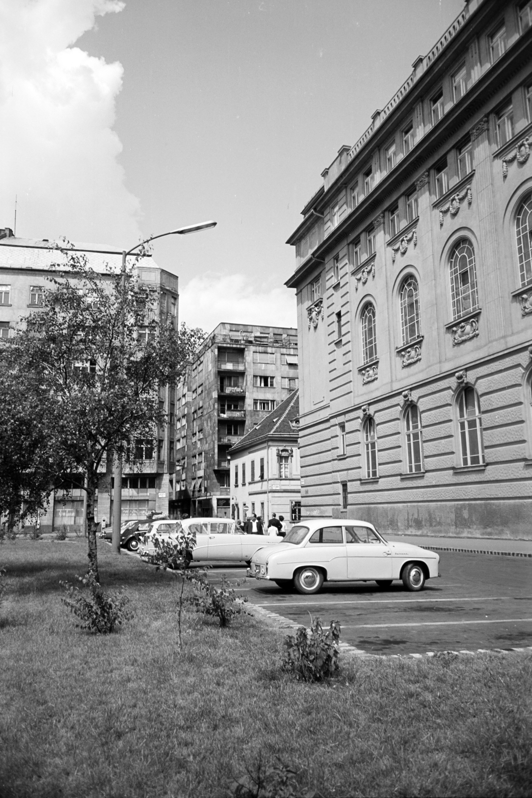Hungary, Budapest V., Március 15. tér a Piarista rendház előtt, szemben a Galamb utca., 1966, Artfókusz, Budapest, Fortepan #279396