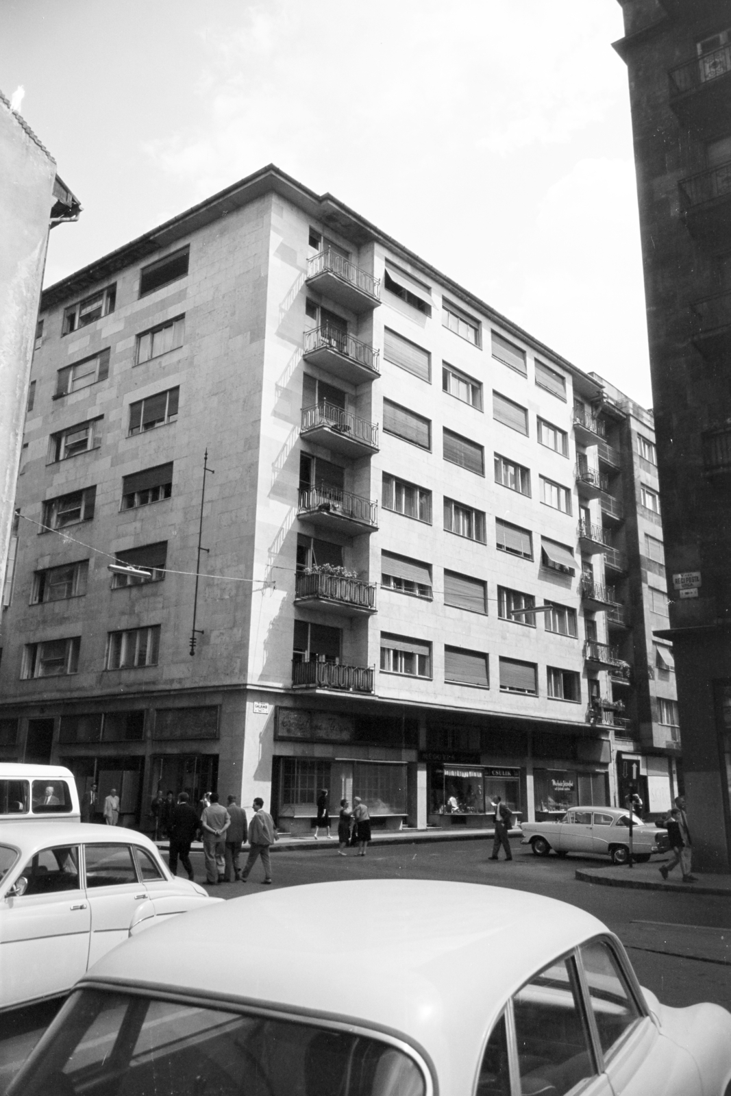 Hungary, Budapest V., előtérben a Régi Posta utca, szemben a Galamb utca torkolata., 1966, Artfókusz, Budapest, Fortepan #279397