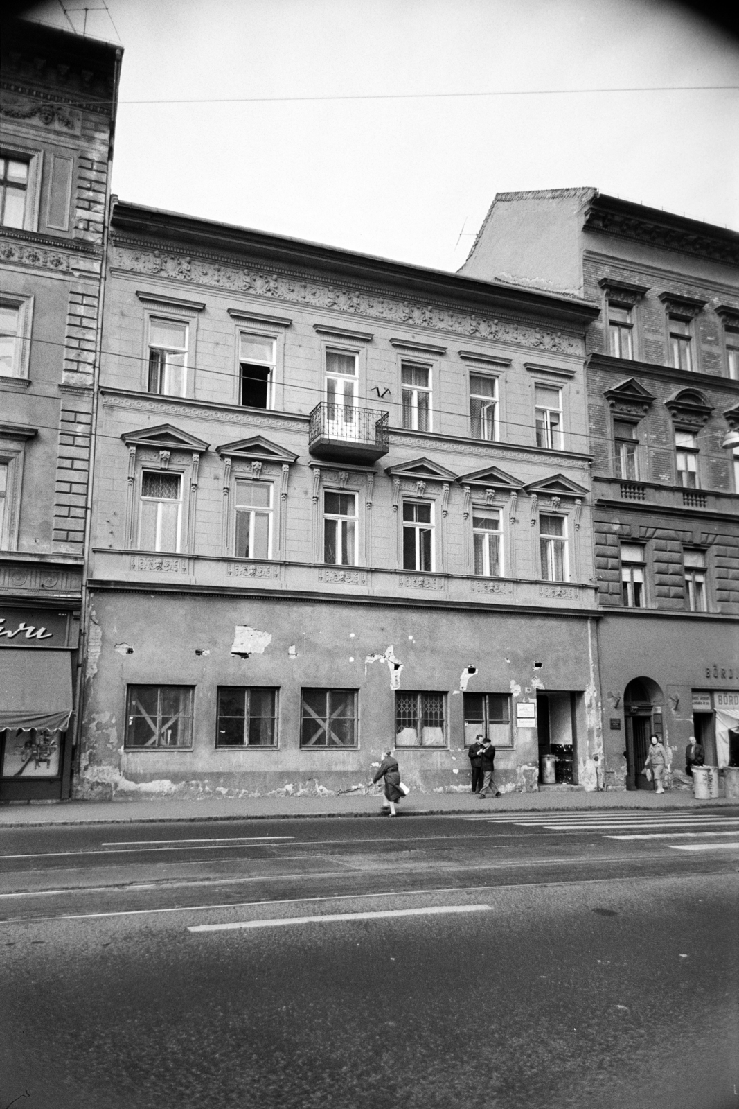 Hungary, Budapest VII., Thököly út, balra a 16-os, középen a 18-as, jobbra a 20-as számú ház., 1969, Artfókusz, Budapest, Fortepan #279437