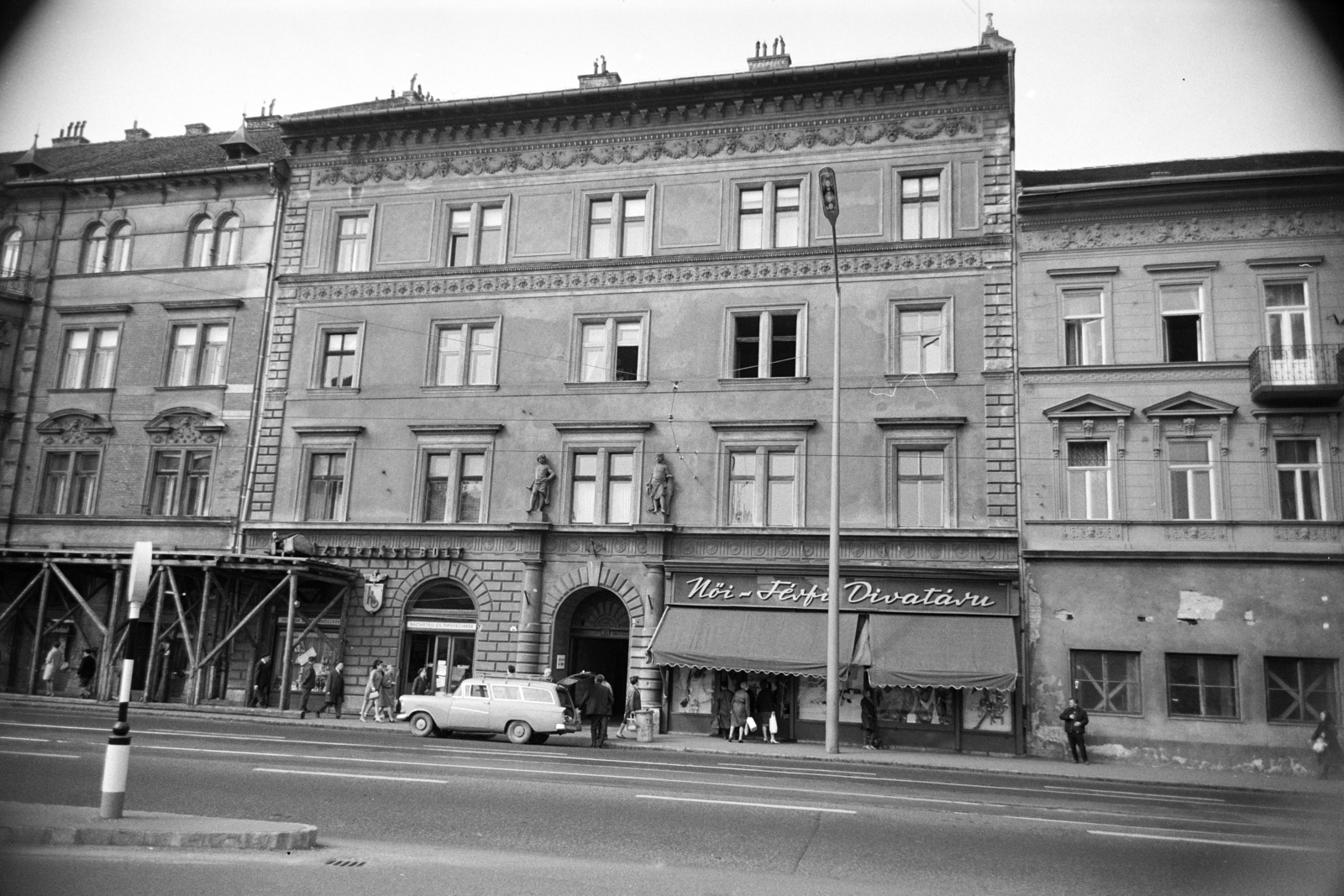 Hungary, Budapest VII., Thököly út, balra a 14-es, középen a 16-os, jobbra a 18-as számú ház., 1969, Artfókusz, Budapest, Fortepan #279439