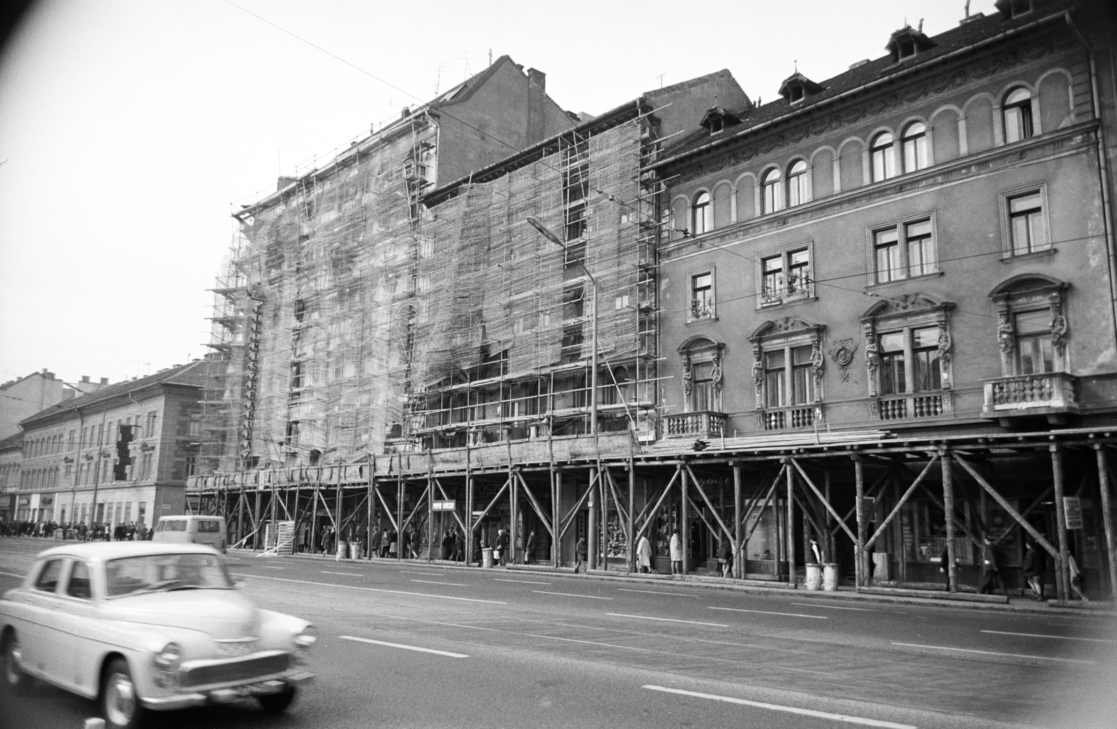 Hungary, Budapest VII., Thököly út, a 8. - 12. szám közötti házsor, balra a Nefelejcs utca torkolata., 1969, Artfókusz, Budapest, Fortepan #279441