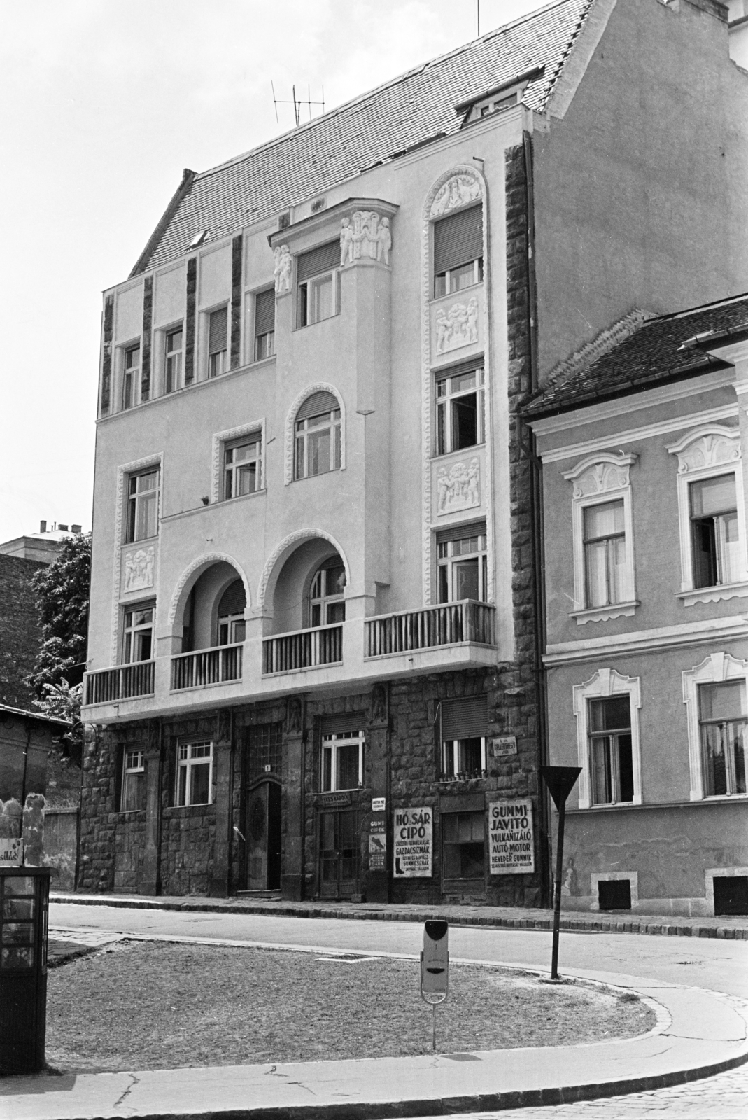 Hungary, Budapest I., szemben a felújított Gellérthegy utca 1-es számú ház, jobbra a Krisztina tér 8-as számú ház részlete látható., 1963, Artfókusz, Budapest, Fortepan #279447