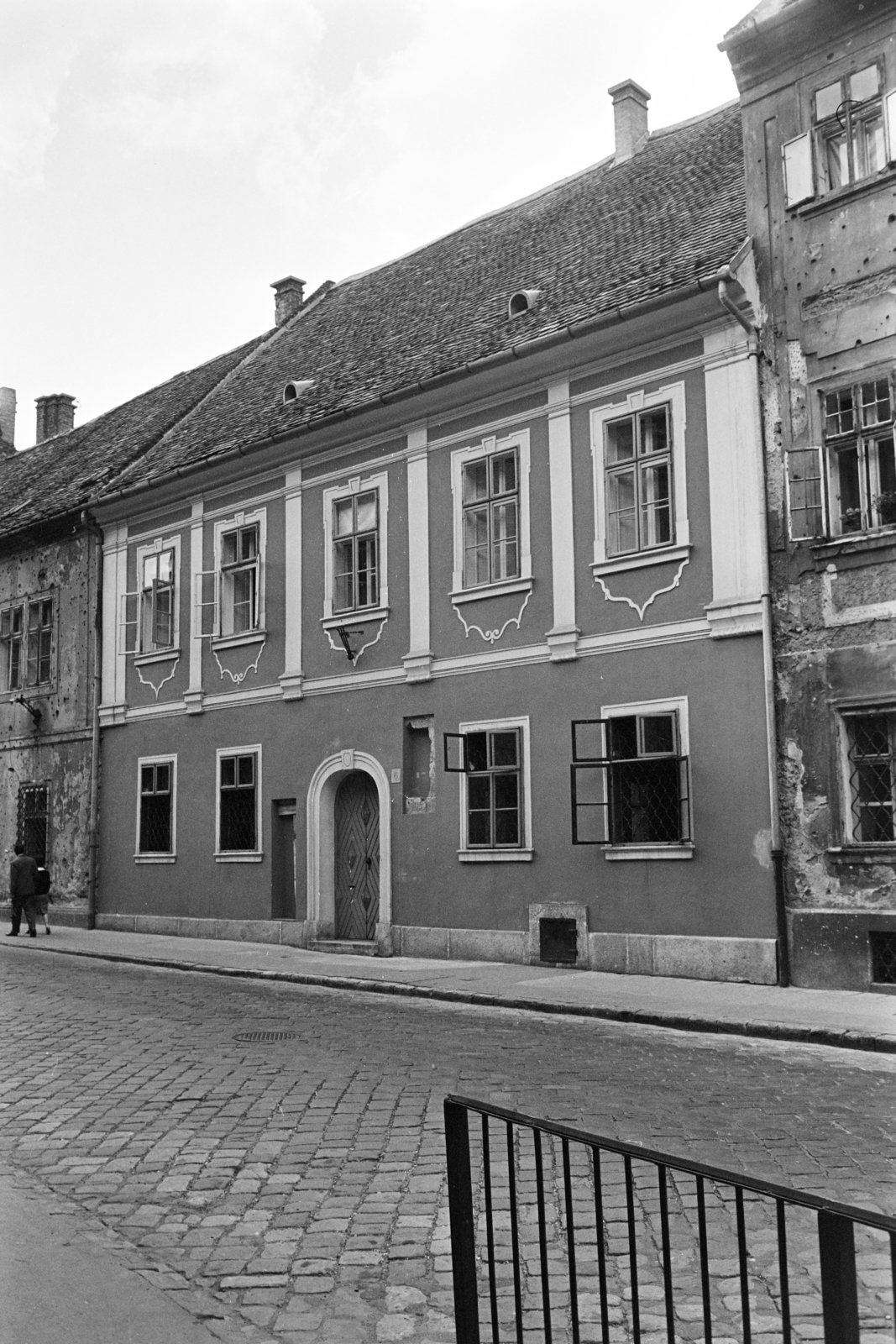 Hungary, Budapest I., Táncsics Mihály utca, szemben a felújított 6-os számú ház., 1963, Artfókusz, Budapest, Fortepan #279452