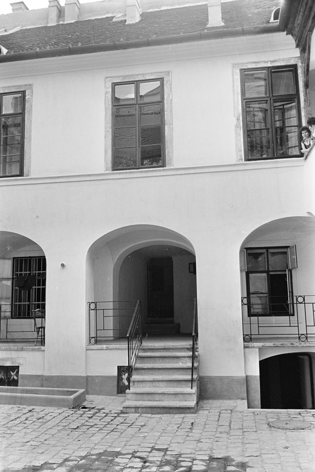 Hungary, Budapest I., a felújított Úri utca 52. számú ház udvara., 1963, Artfókusz, Budapest, Fortepan #279455