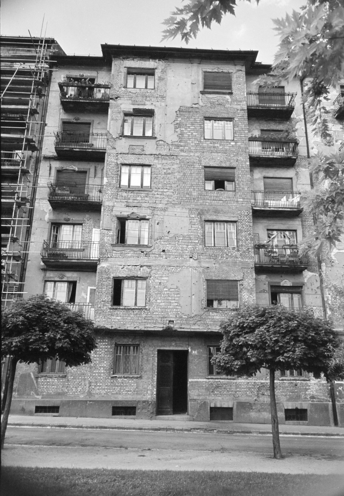 Hungary, Budapest XII., Csörsz utca, a felújításra váró 1-es számú ház., 1962, Artfókusz, Budapest, Fortepan #279479