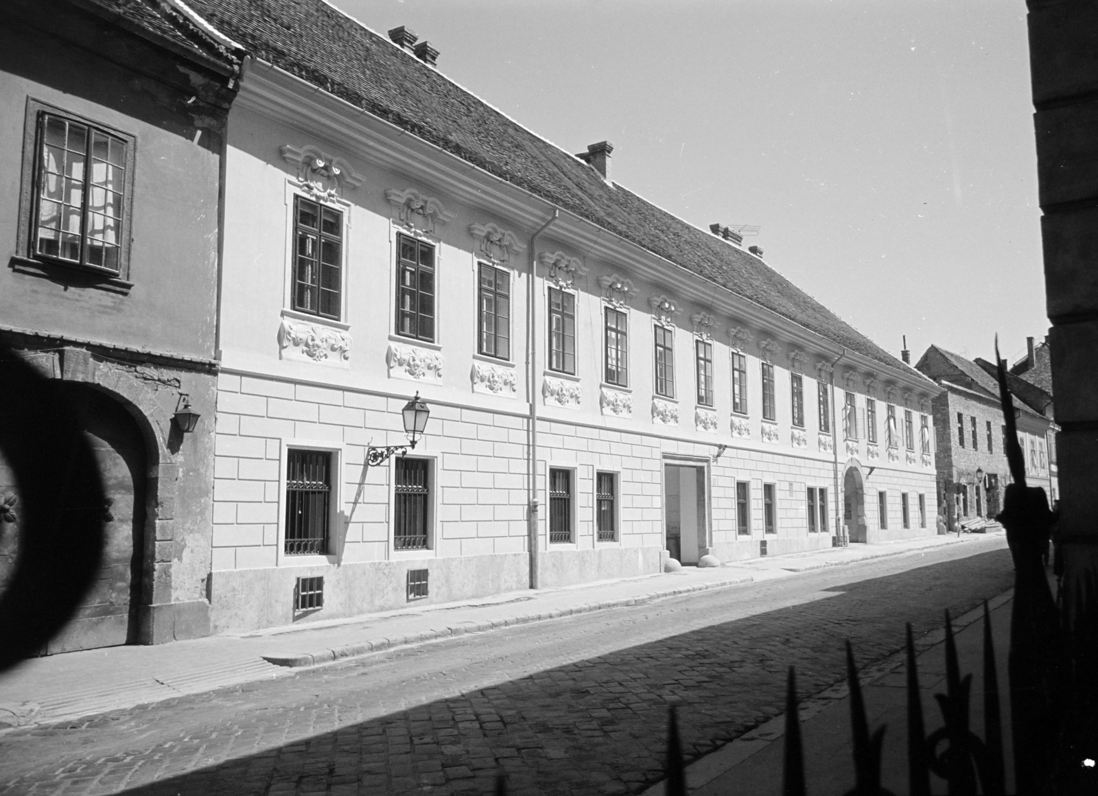 Hungary, Budapest I., Táncsics Mihály utca, szemben a felújított 23-as számú ház., 1963, Artfókusz, Budapest, Fortepan #279500