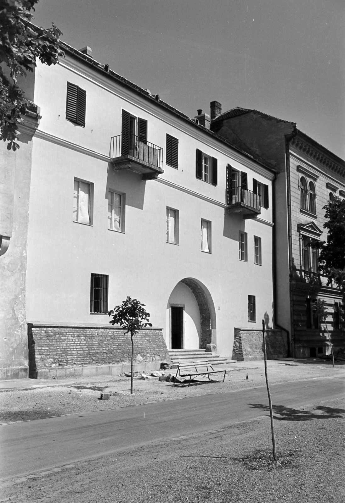 Hungary, Budapest I., Tóth Árpád sétány, szemben a felújított 38-as számú ház., 1969, Artfókusz, Budapest, Fortepan #279535
