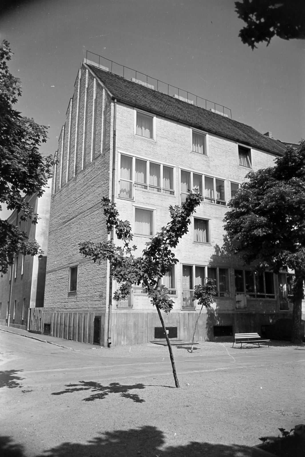 Hungary, Budapest I., Tóth Árpád sétány szemben a 27-es számú ház a Nőegylet utca sarkán., 1967, Artfókusz, Budapest, Fortepan #279539