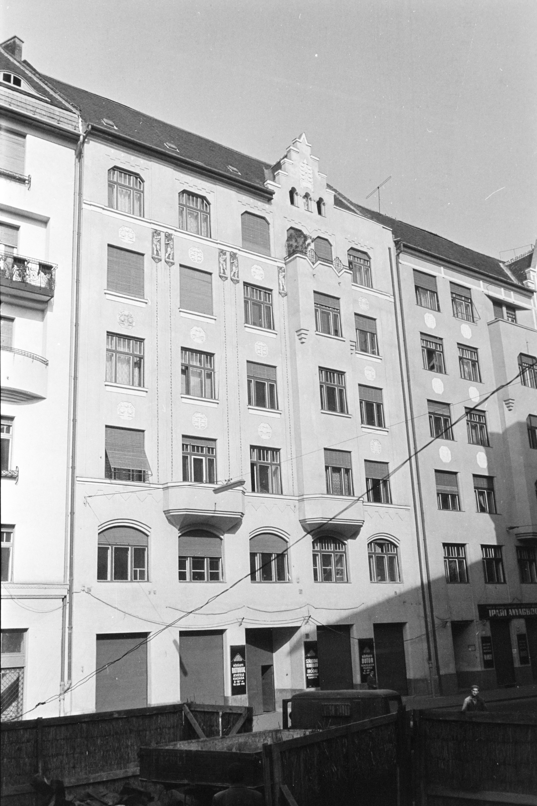 Magyarország, Budapest VII., Wesselényi utca, szemben a 8-as számú ház., 1960, Artfókusz, Fábián József, Budapest, dombormű, bérház, Fortepan #279550