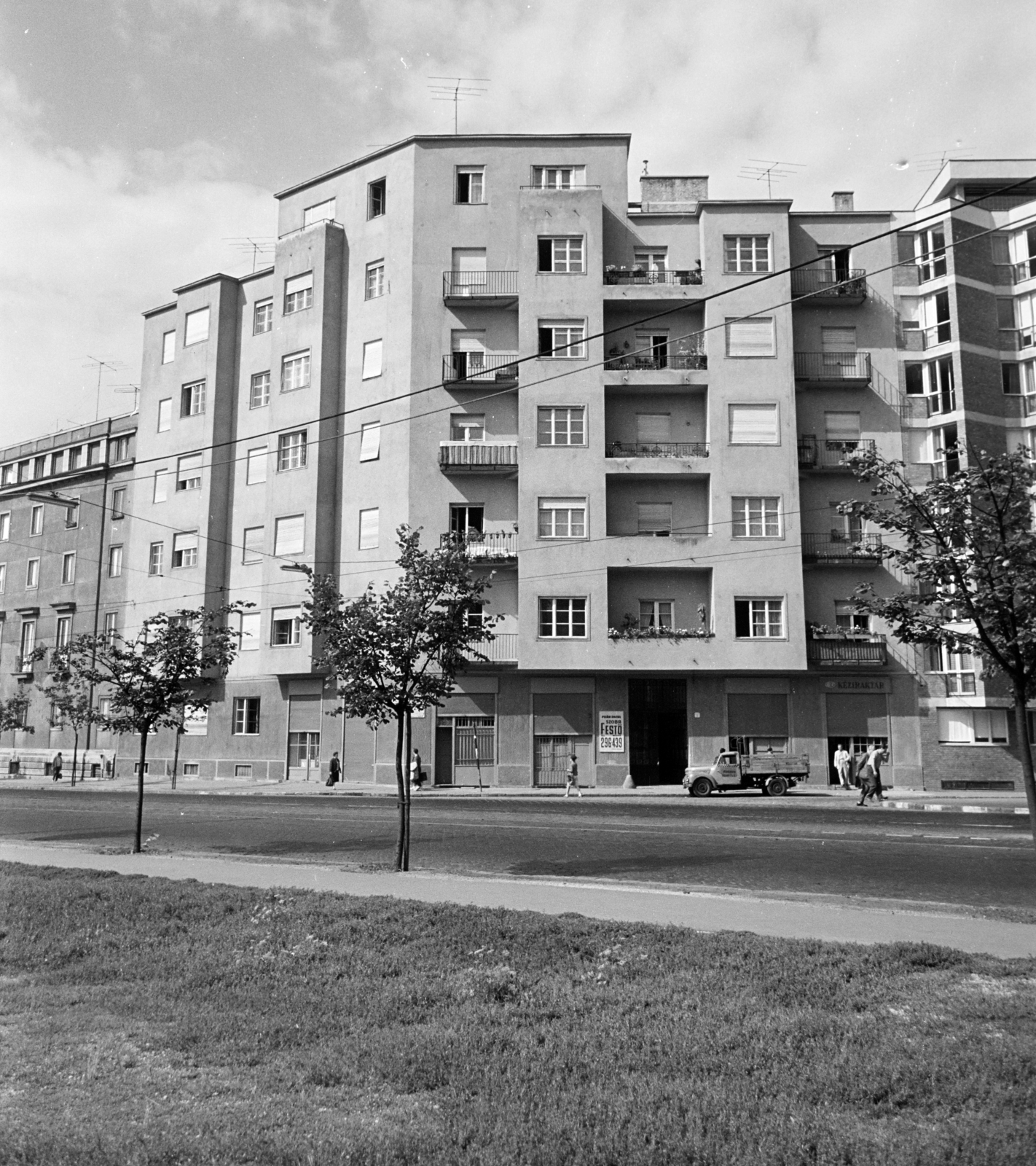 Magyarország, Budapest XII., Vérmező, szemben a Krisztina körútnál a Hajnóczy József utca 2-es számú ház., 1968, Artfókusz, Fábián József, Budapest, Fortepan #279566