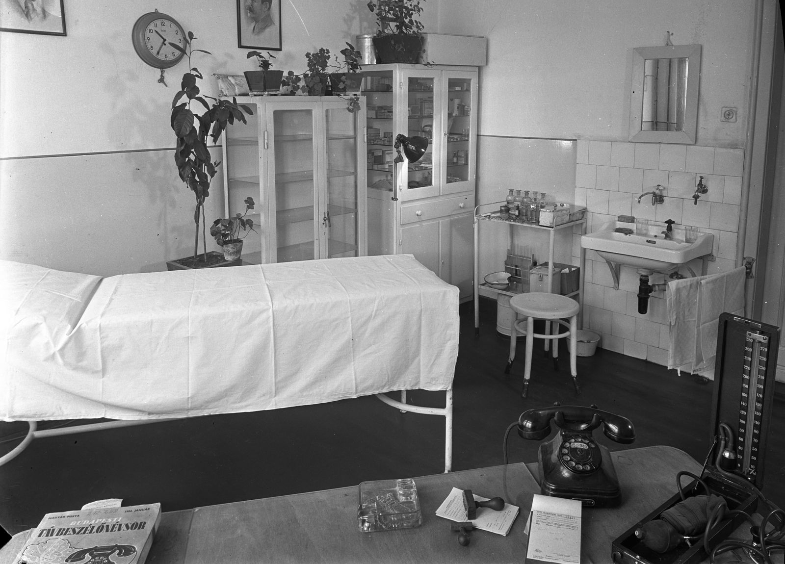 Hungary, 1955, Fortepan, light, watch, healing, mirror, telephone, bed, ashtray, Joseph Stalin portrayal, doctor's office, phone book, seal, pills, blood pressure monitor, scaffolding, chair, Fortepan #27959