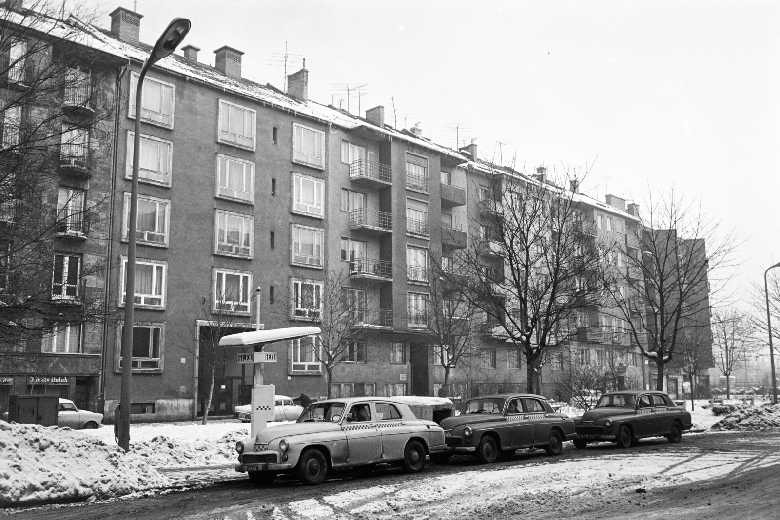 Hungary, Budapest III., Szépvölgyi út a Lajos utca / Kolosy tér és az Árpád fejedelem út közötti házsora., 1970, Artfókusz, Budapest, Fortepan #279598
