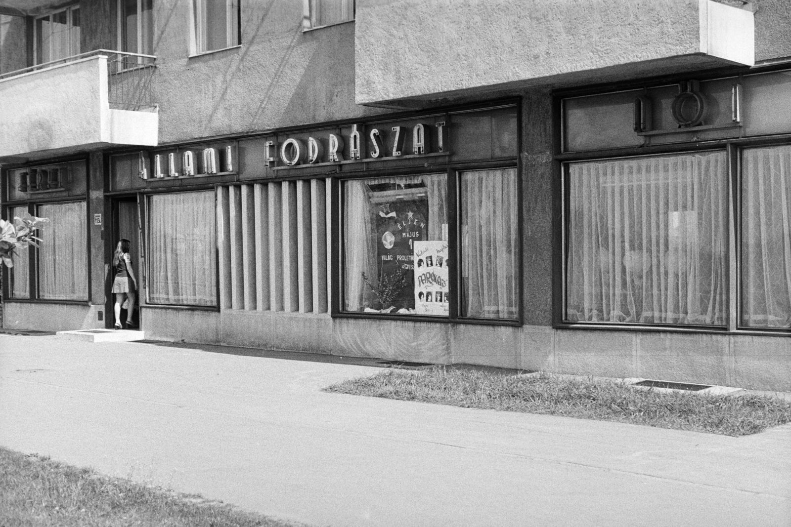 Magyarország, Budapest XIV., Egressy út 113/e, Budapesti Állami Fodrászat, férfi - női fodrászat., 1973, Artfókusz, Fábián József, fodrászat, Budapest, Fortepan #279618