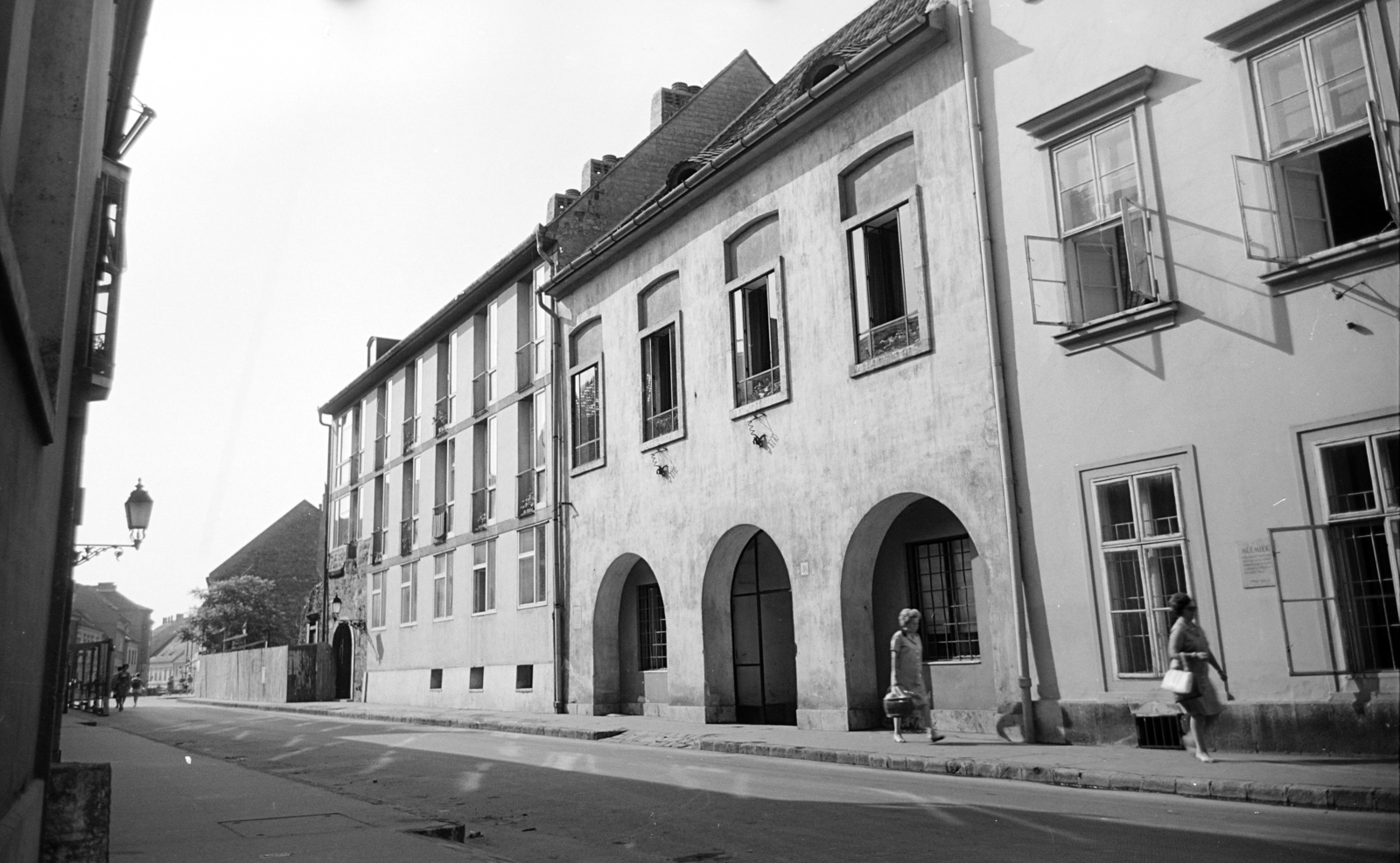 Hungary, Budapest I., Úri utca szemben a felújított 32. és 34. számú ház., 1967, Artfókusz, Budapest, Fortepan #279625