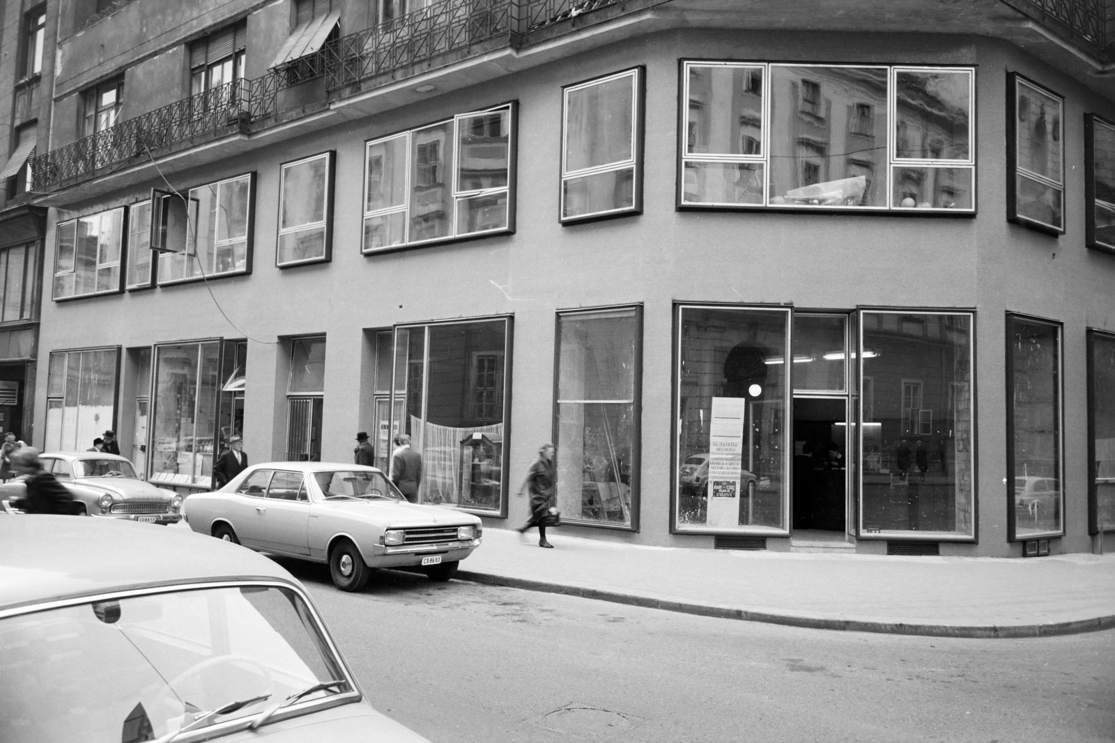 Hungary, Budapest V., Városház utca, jobbra a Párizsi utca., 1972, Artfókusz, Budapest, Fortepan #279643