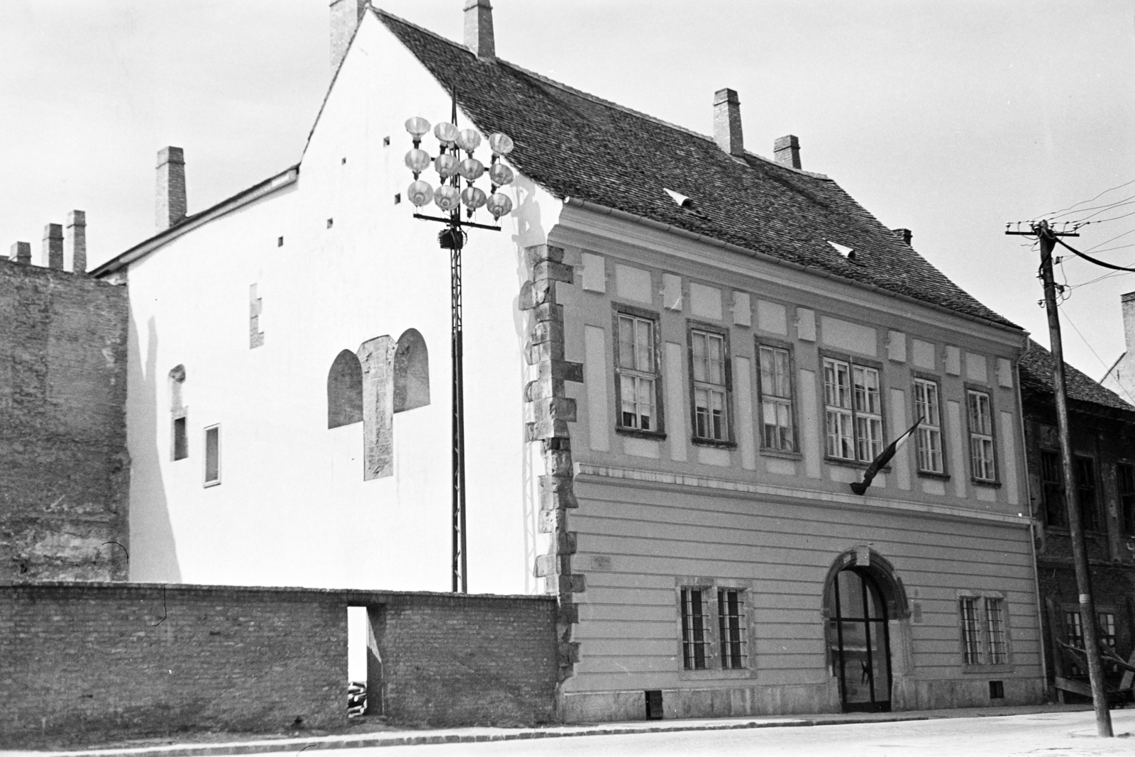 Magyarország, budai Vár, Budapest I., Országház utca 2., Alabárdos étterem, a felvétel a Szentháromság tér sarkán készült., 1965, Artfókusz, Fábián József, Budapest, Fortepan #279663