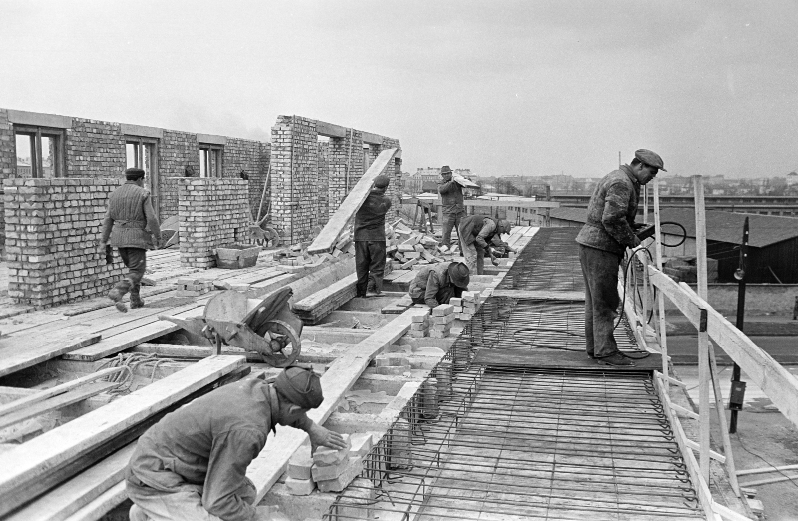 Hungary, Budapest XIV., a Fogarasi út 17/a-b építkezése., 1964, Artfókusz, construction, Budapest, Fortepan #279673