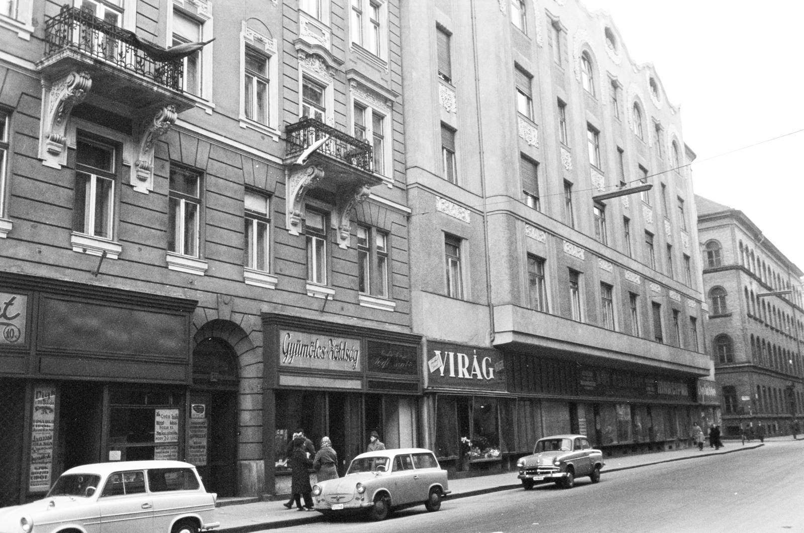 Hungary, Budapest VII., Wesselényi utca, balra a 34. számú ház, jobbra az Akávfa utcai kereszteződésnél álló épületek láthatók., 1963, Artfókusz, Moskvitch-brand, Budapest, Fortepan #279679