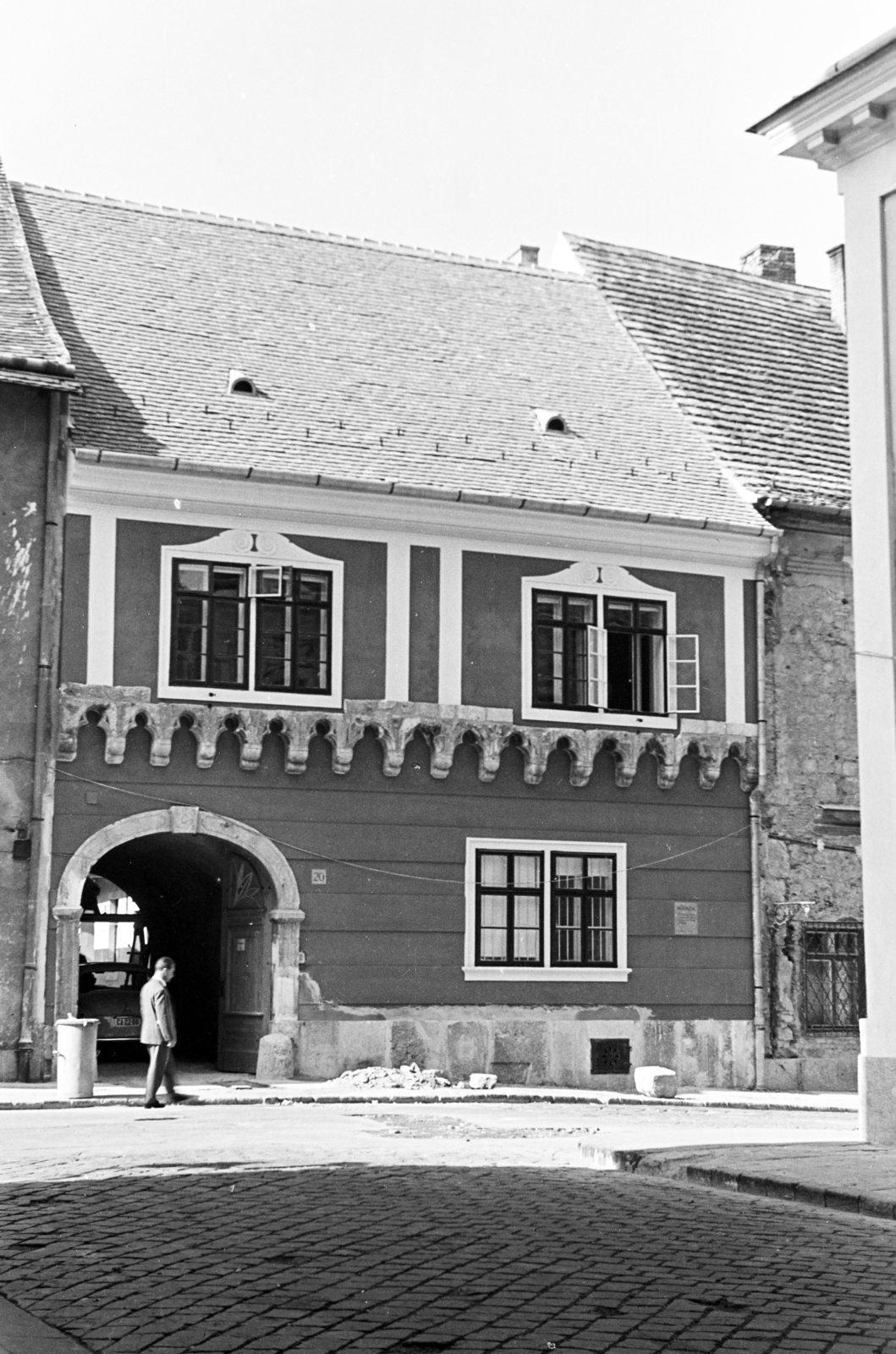 Hungary, Budapest I., a felújított Országház utca 20. számú épület a Fortuna közből nézve., 1960, Artfókusz, Budapest, Fortepan #279681