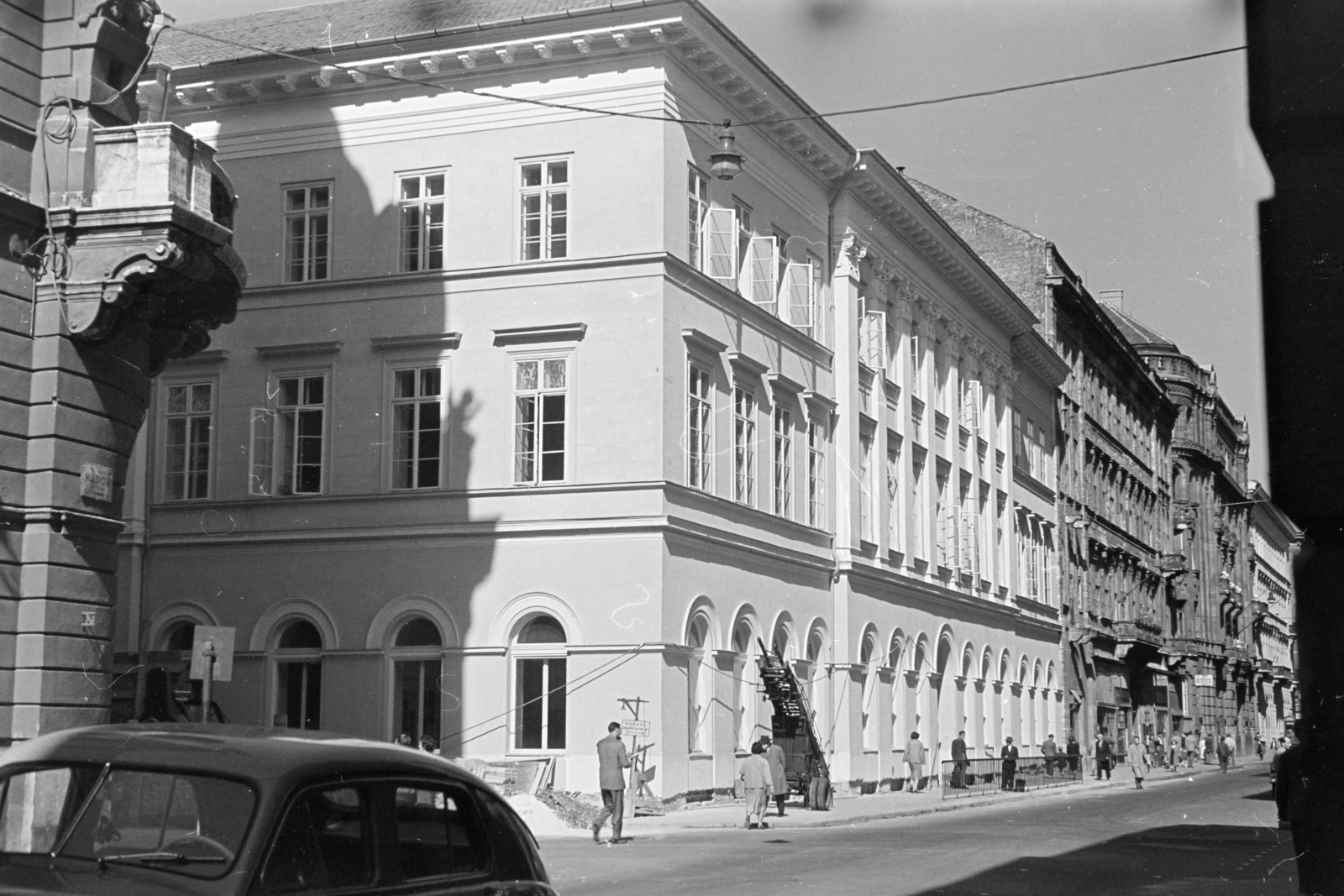 Hungary, Budapest V., Nádor utca 12., Döring-ház (később Hild József Általános Iskola). Balra a Zrínyi utca., 1963, Artfókusz, Budapest, Fortepan #279692
