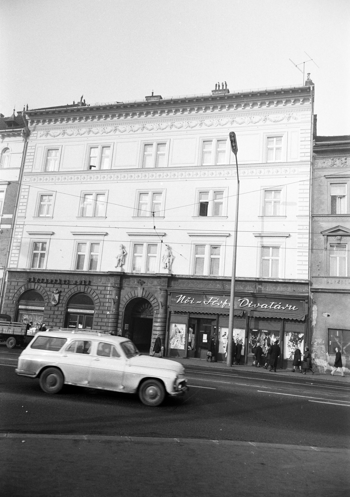 Hungary, Budapest VII., Thököly út, balra a 16-os, középen a 18-as, jobbra a 20-as számú ház., 1970, Artfókusz, Budapest, Fortepan #279729