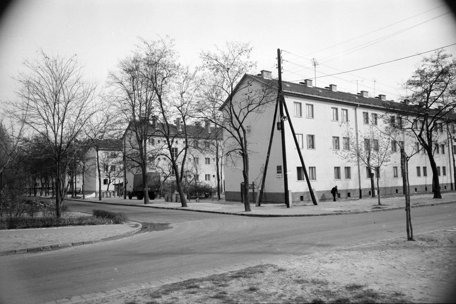 Hungary, Budapest XIII., Nővér (Kilián György) utca, szemben a Gyermek tér melletti házak láthatók., 1971, Artfókusz, Budapest, Fortepan #279754